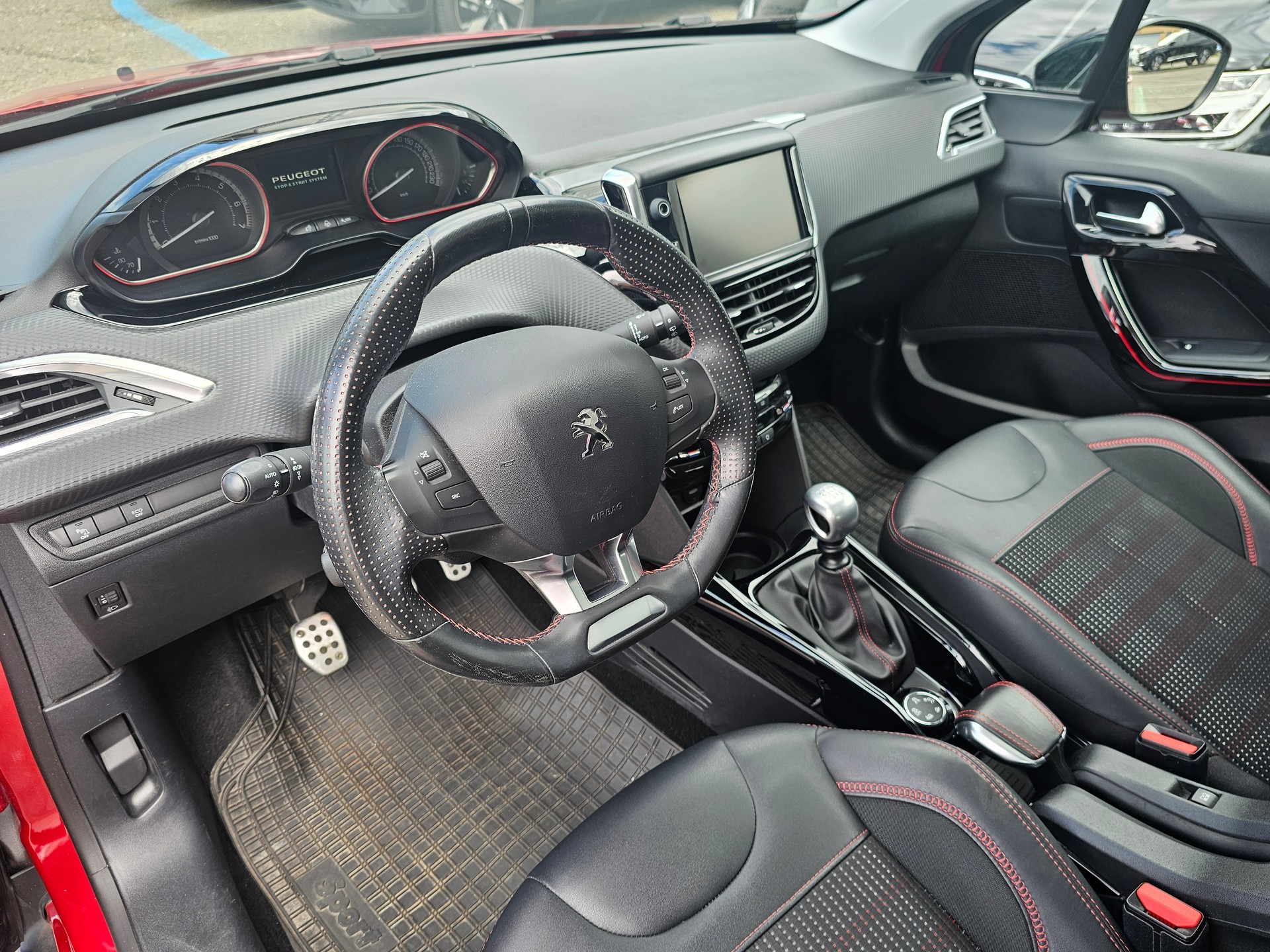 PEUGEOT 2008 1.2 PureTech 130 GT Line S/S-image-8
