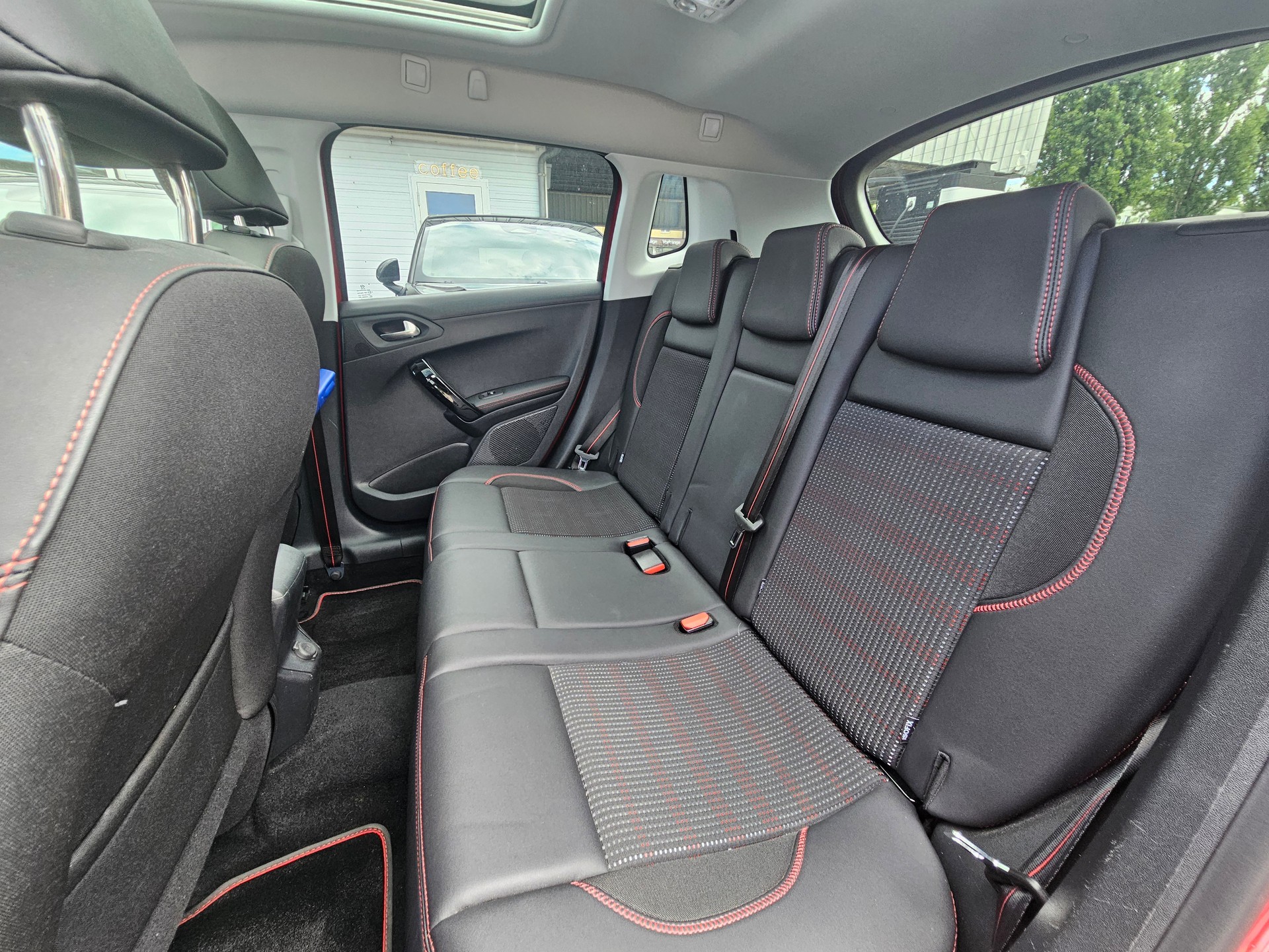 PEUGEOT 2008 1.2 PureTech 130 GT Line S/S-image-16