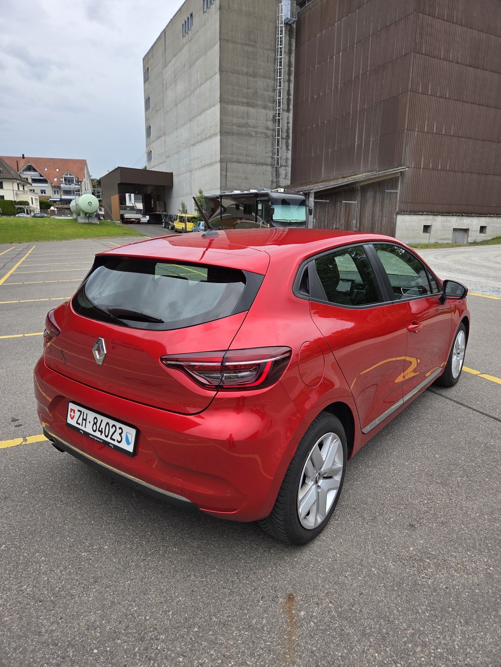 RENAULT Clio 1.0 Zen-showroom-element-3