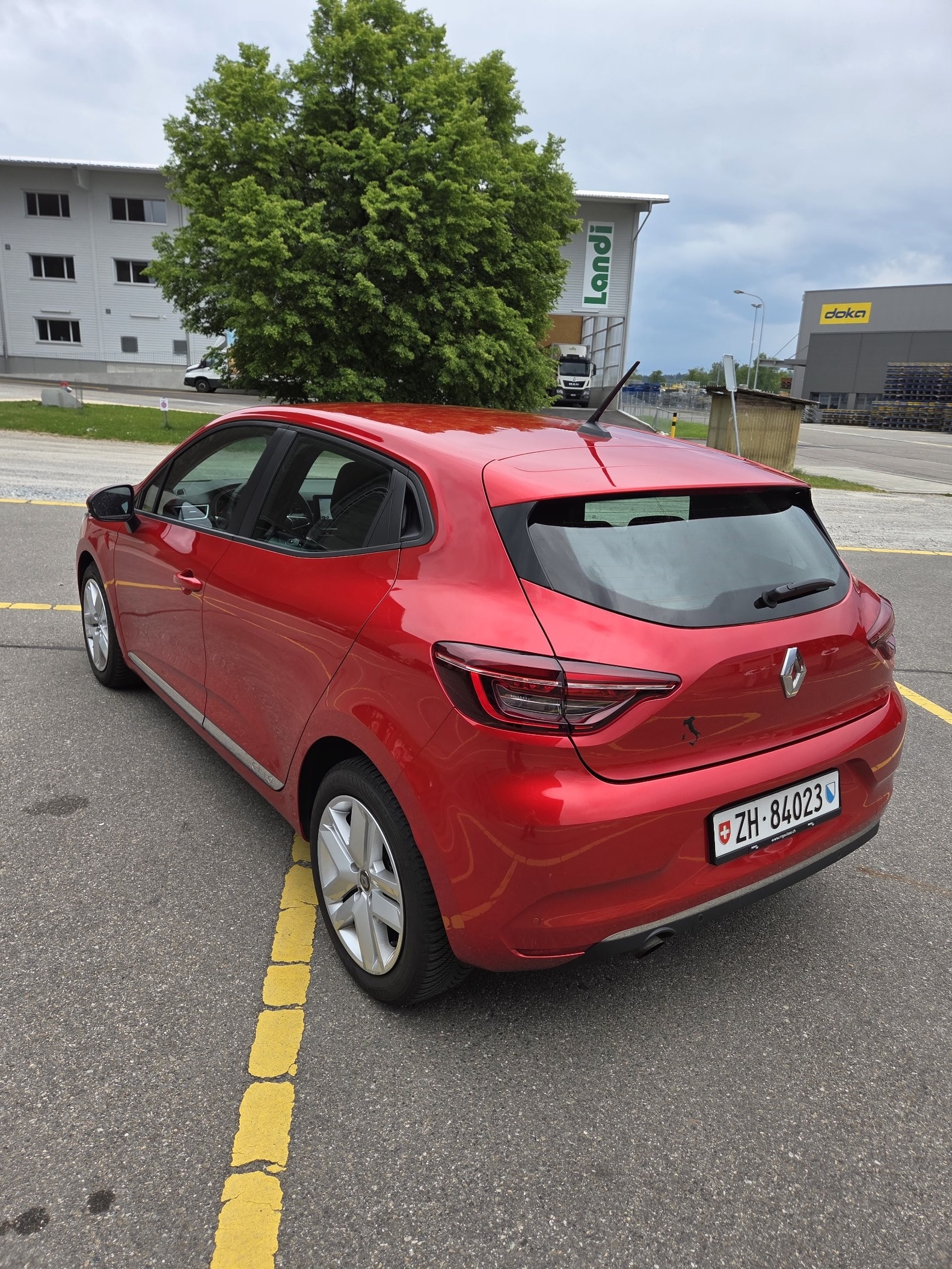 RENAULT Clio 1.0 Zen-showroom-element-1