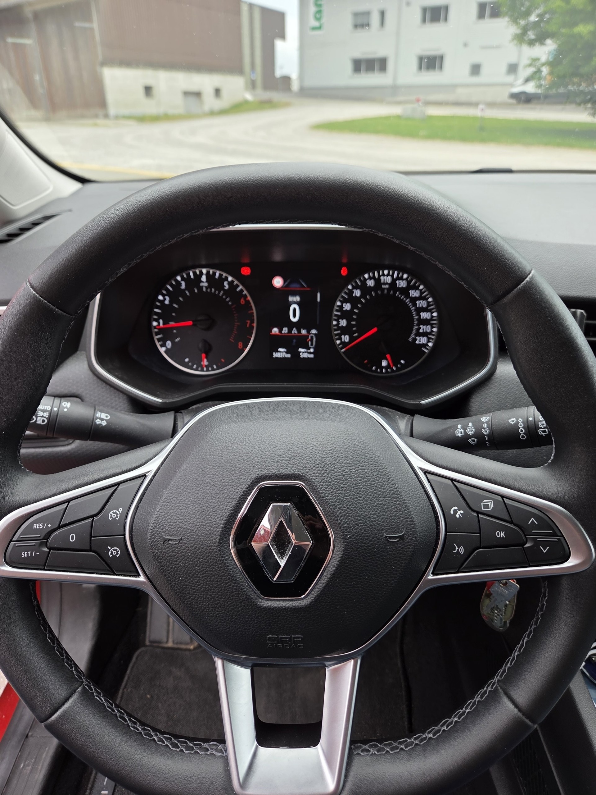 RENAULT Clio 1.0 Zen-image-5