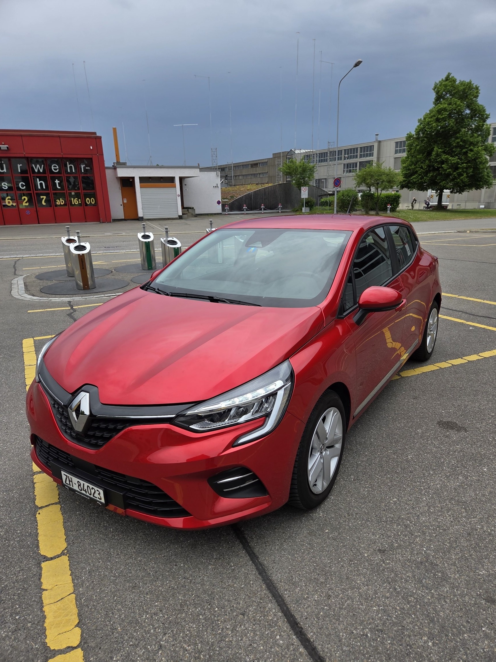 RENAULT Clio 1.0 Zen-showroom-element-2