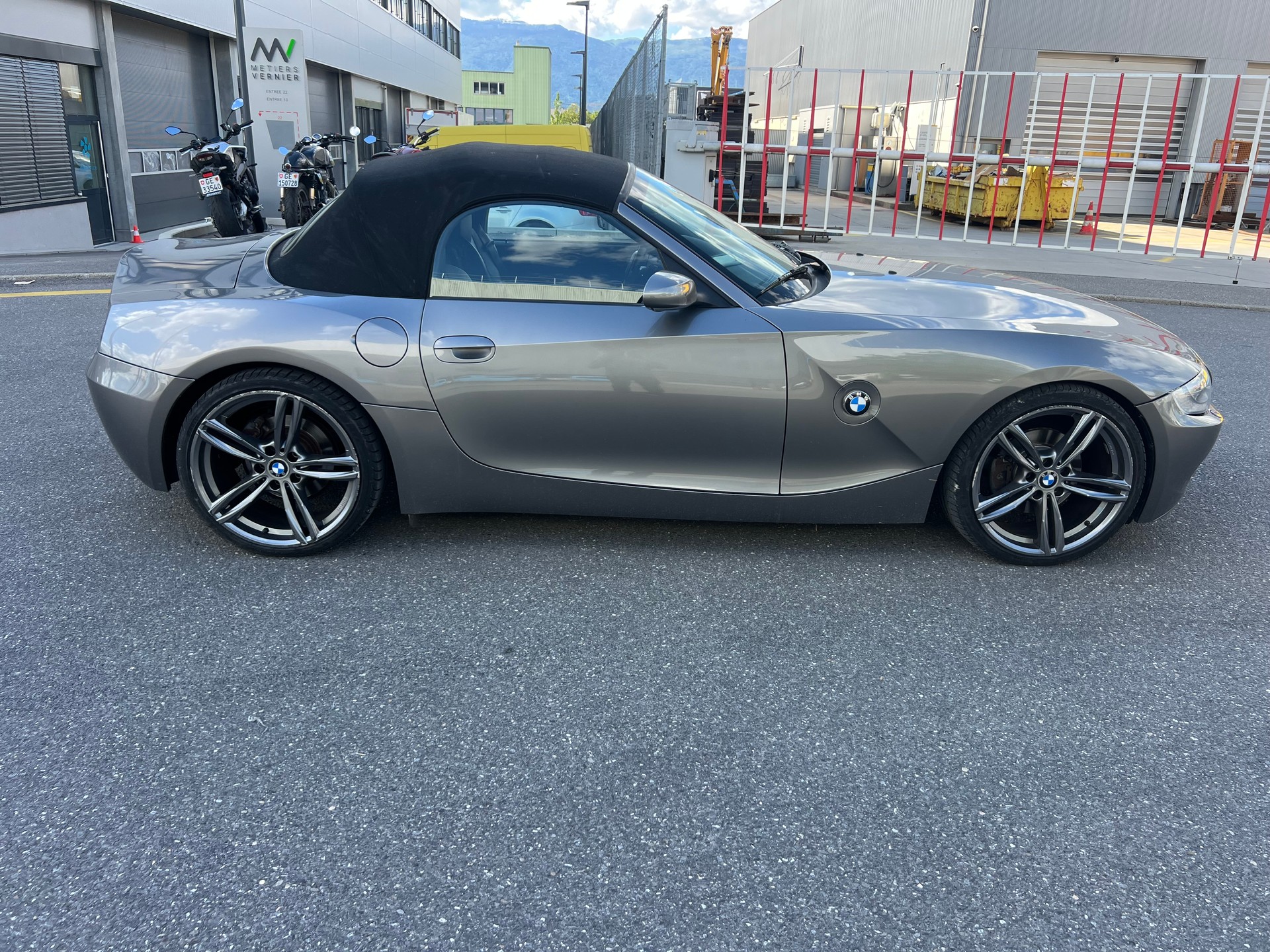 BMW Z4 3.0i Roadster-image-6