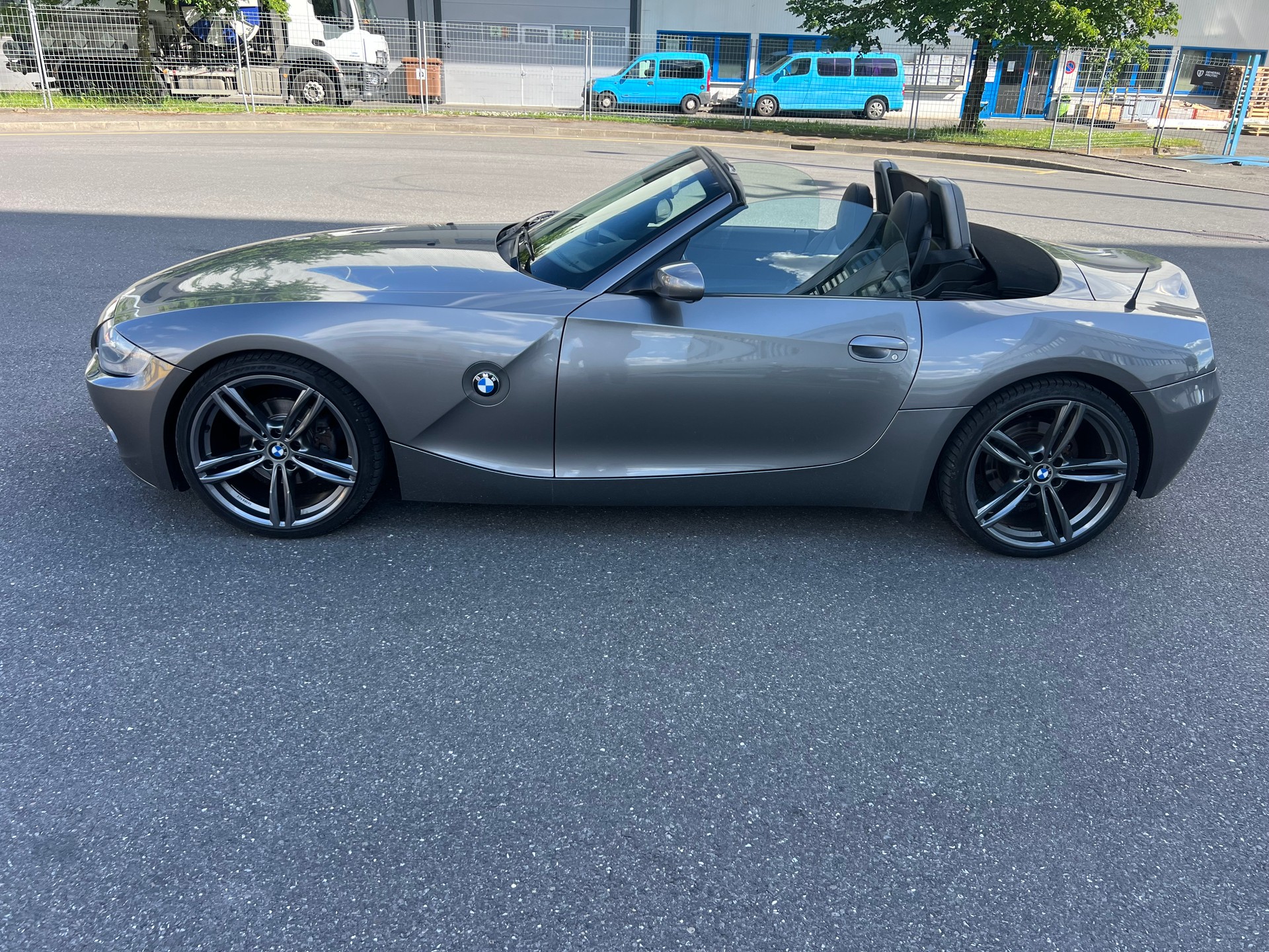 BMW Z4 3.0i Roadster-image-8