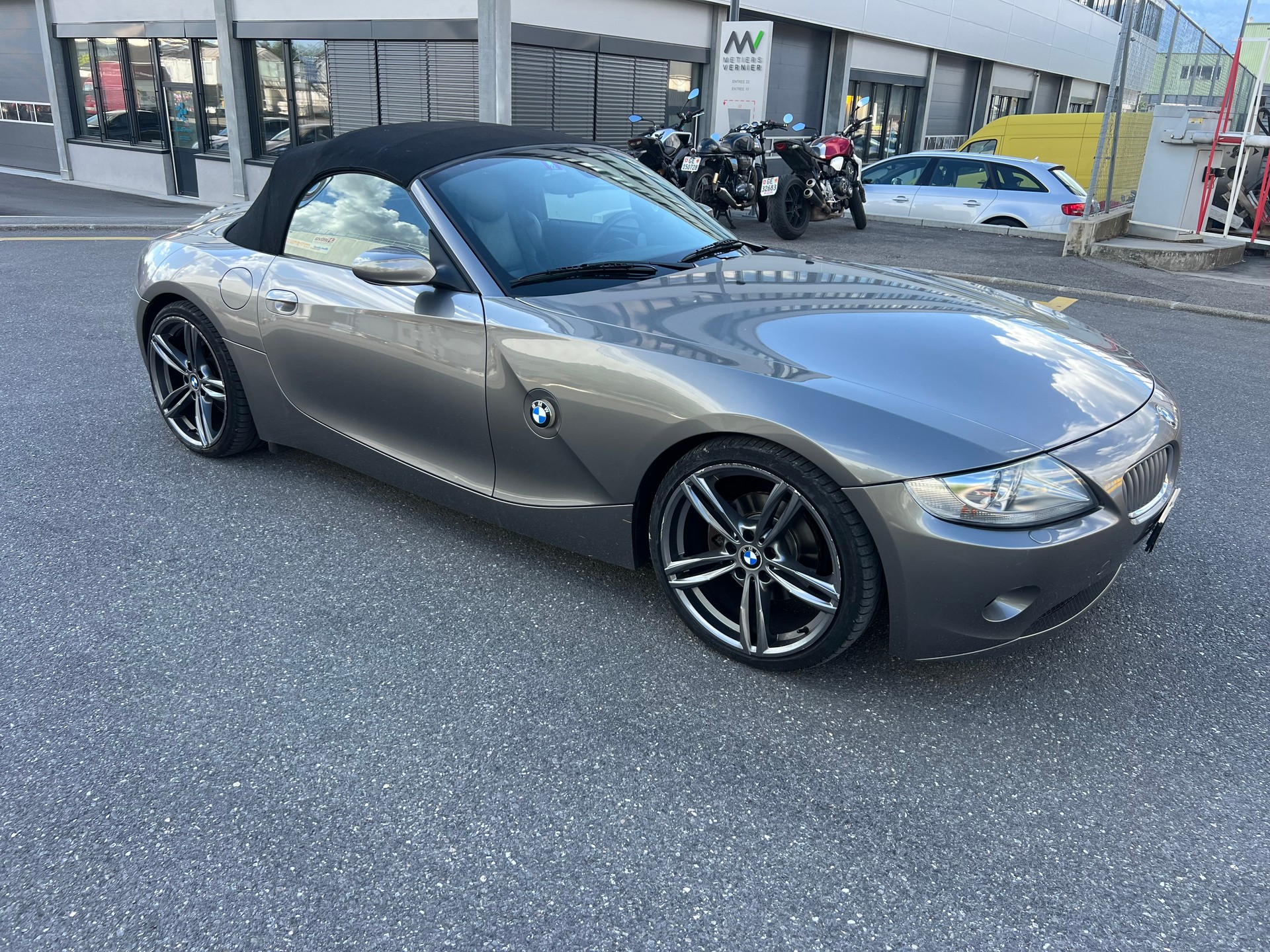BMW Z4 3.0i Roadster-image-7