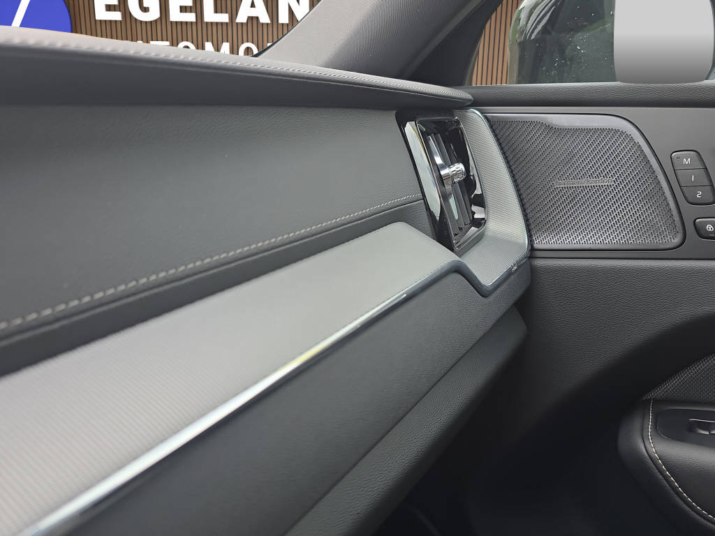 VOLVO XC60 2.0 T6 TE Ultimate Dark eAWD-image-18