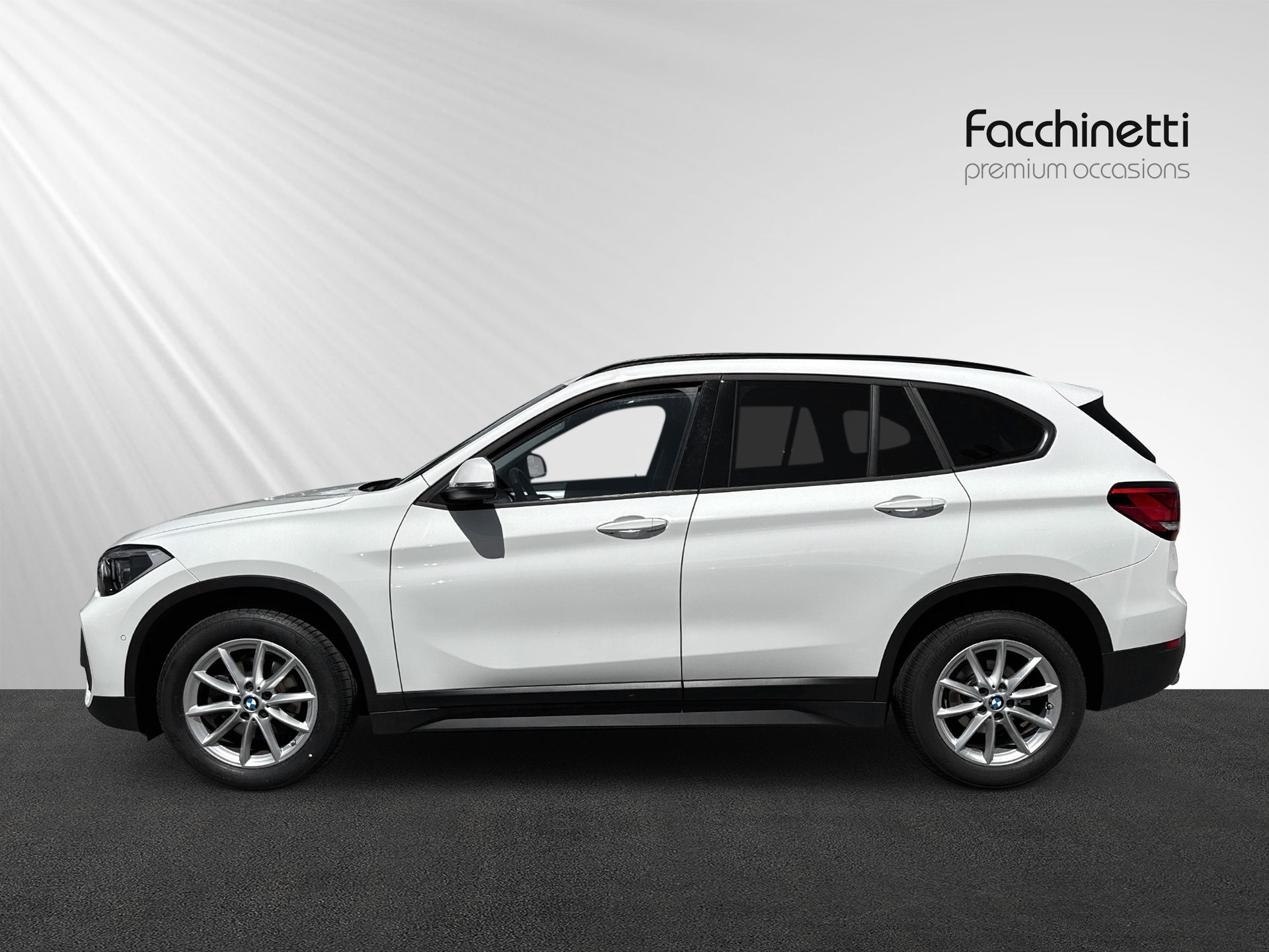 BMW X1 sDrive 18i Essential Edition Steptronic DSK-showroom-element-1