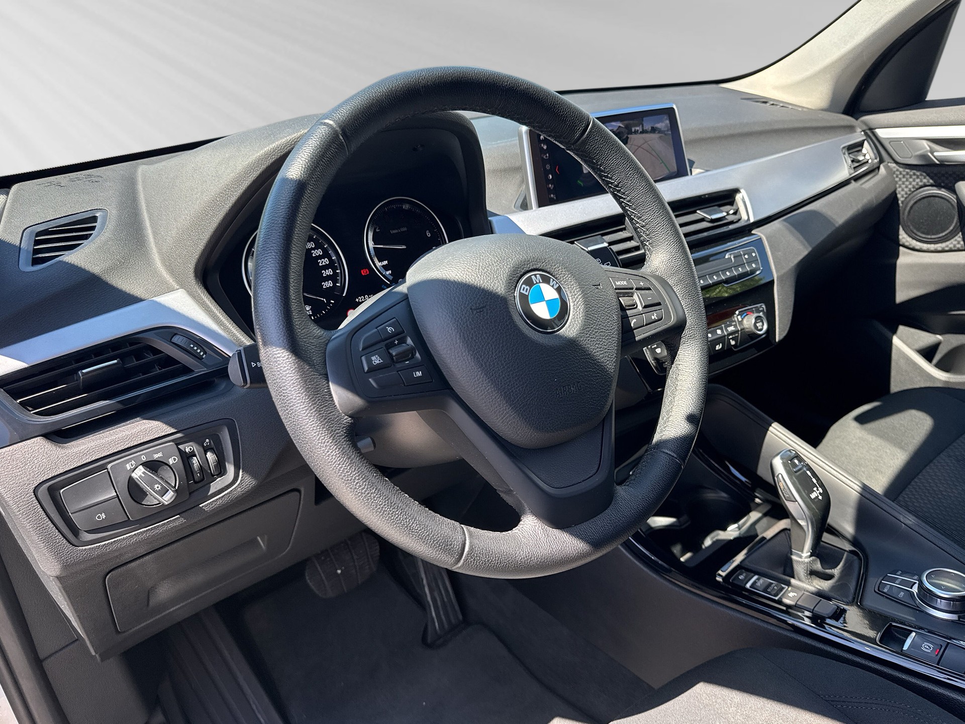 BMW X1 sDrive 18i Essential Edition Steptronic DSK-showroom-element-3