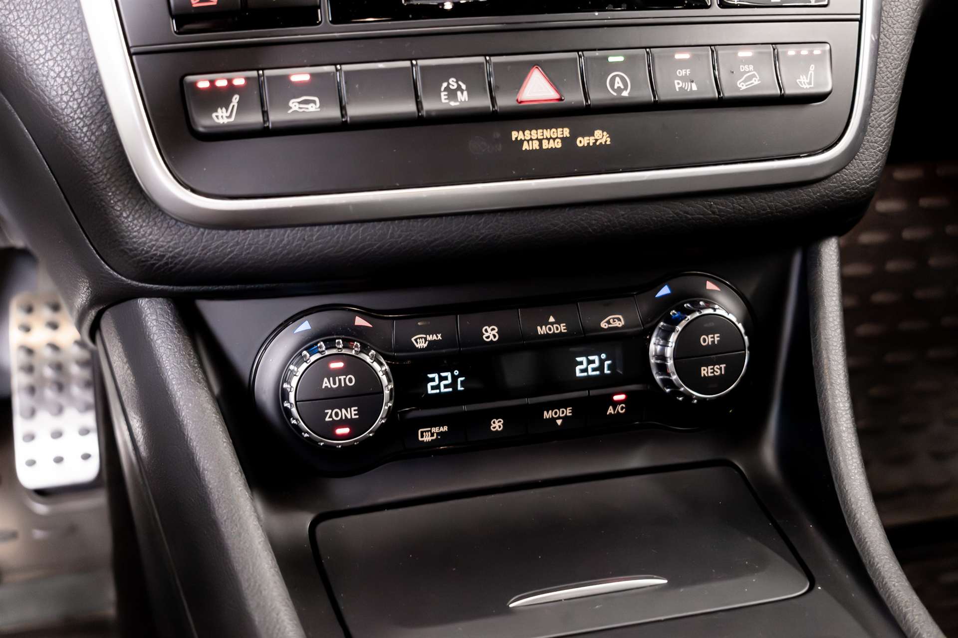 MERCEDES-BENZ GLA 250 AMG Line 4Matic 7G-DCT-image-16