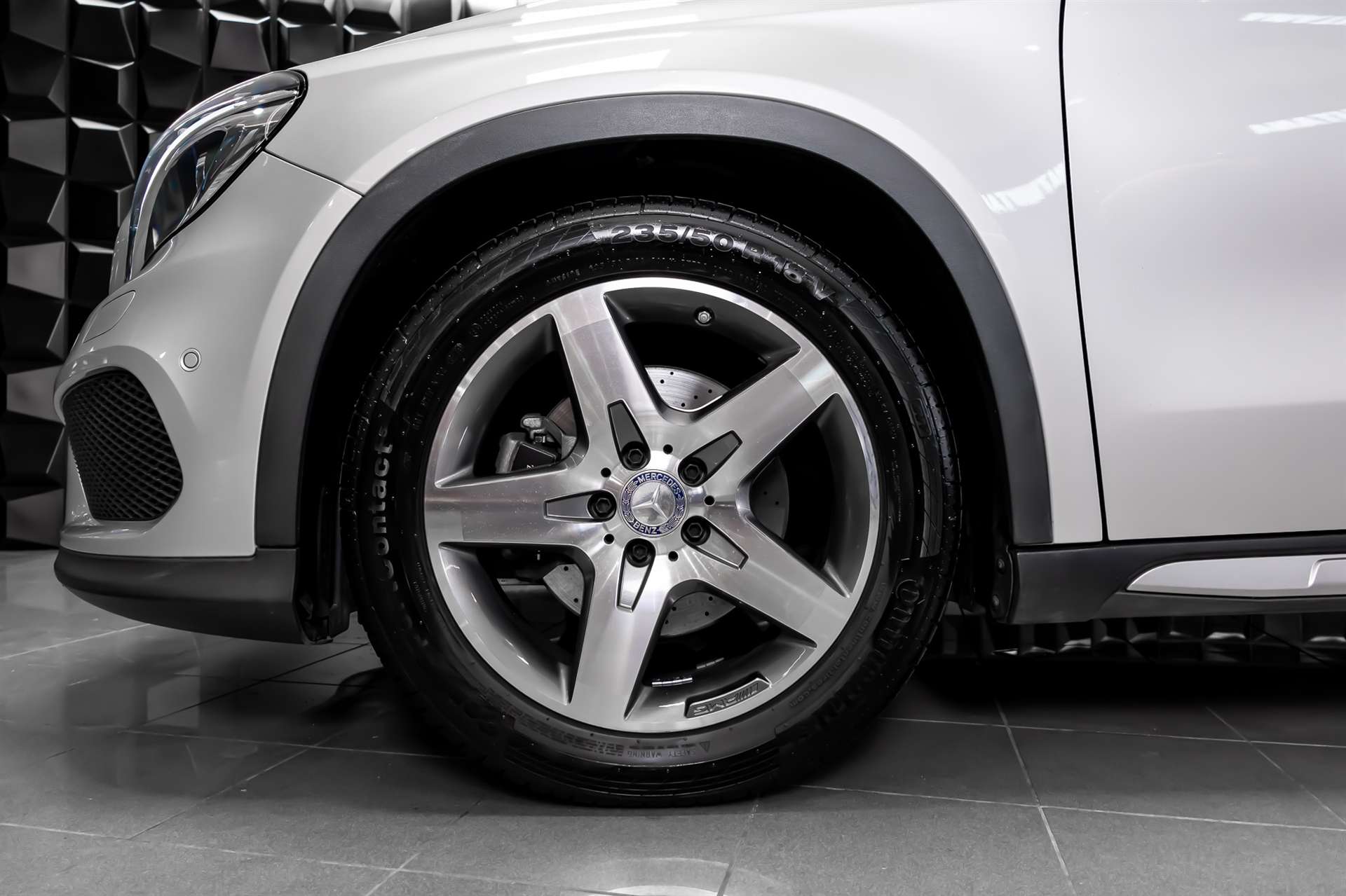 MERCEDES-BENZ GLA 250 AMG Line 4Matic 7G-DCT-image-23