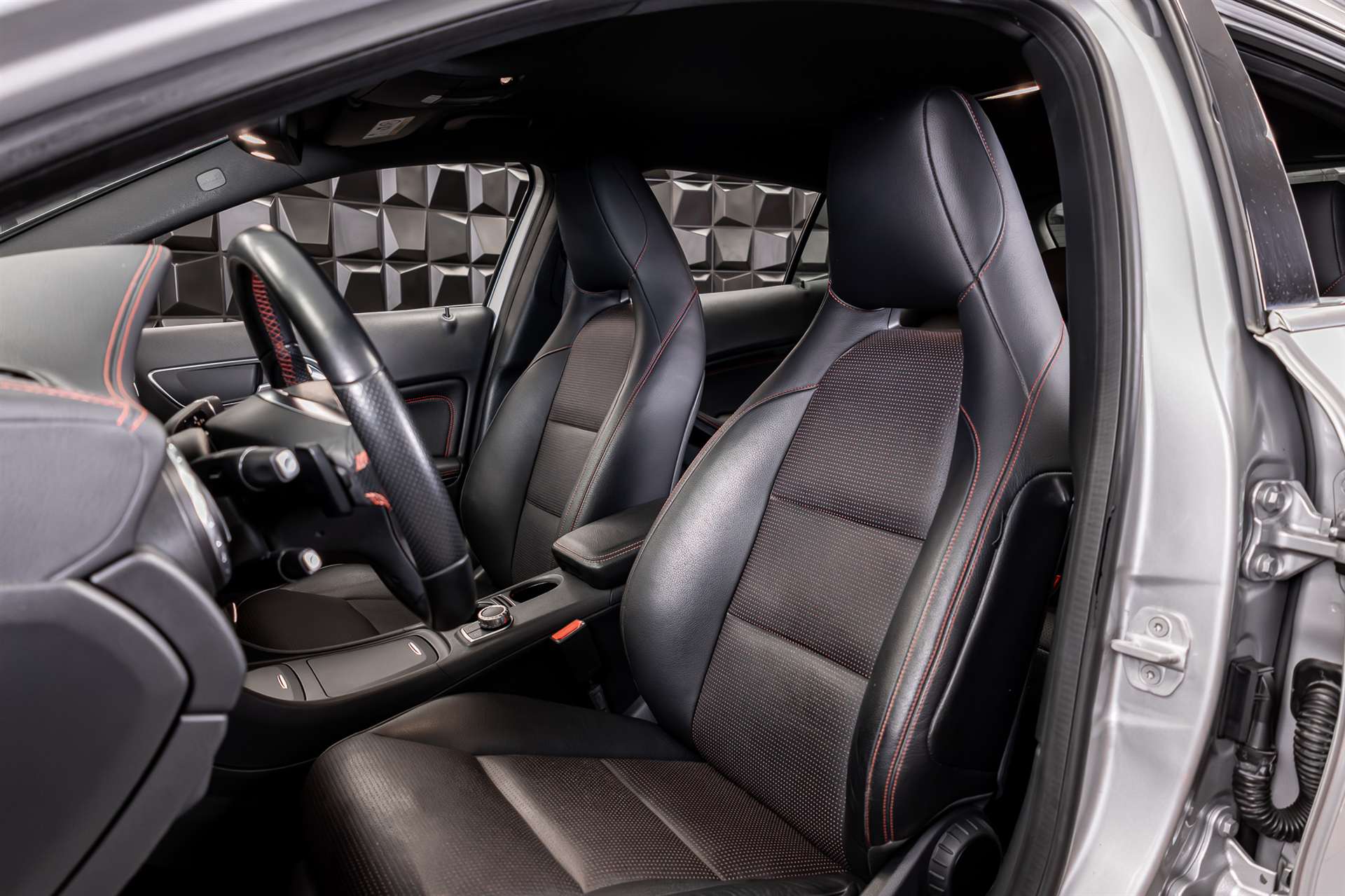 MERCEDES-BENZ GLA 250 AMG Line 4Matic 7G-DCT-image-12