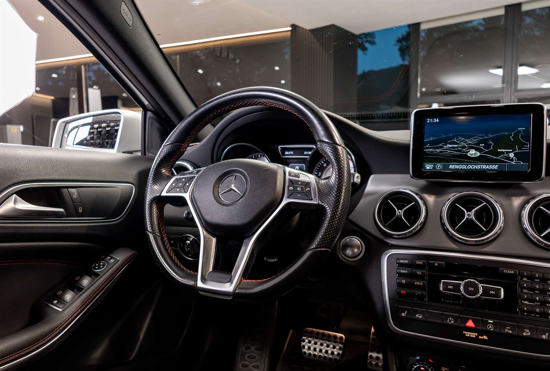 MERCEDES-BENZ GLA 250 AMG Line 4Matic 7G-DCT-image-7