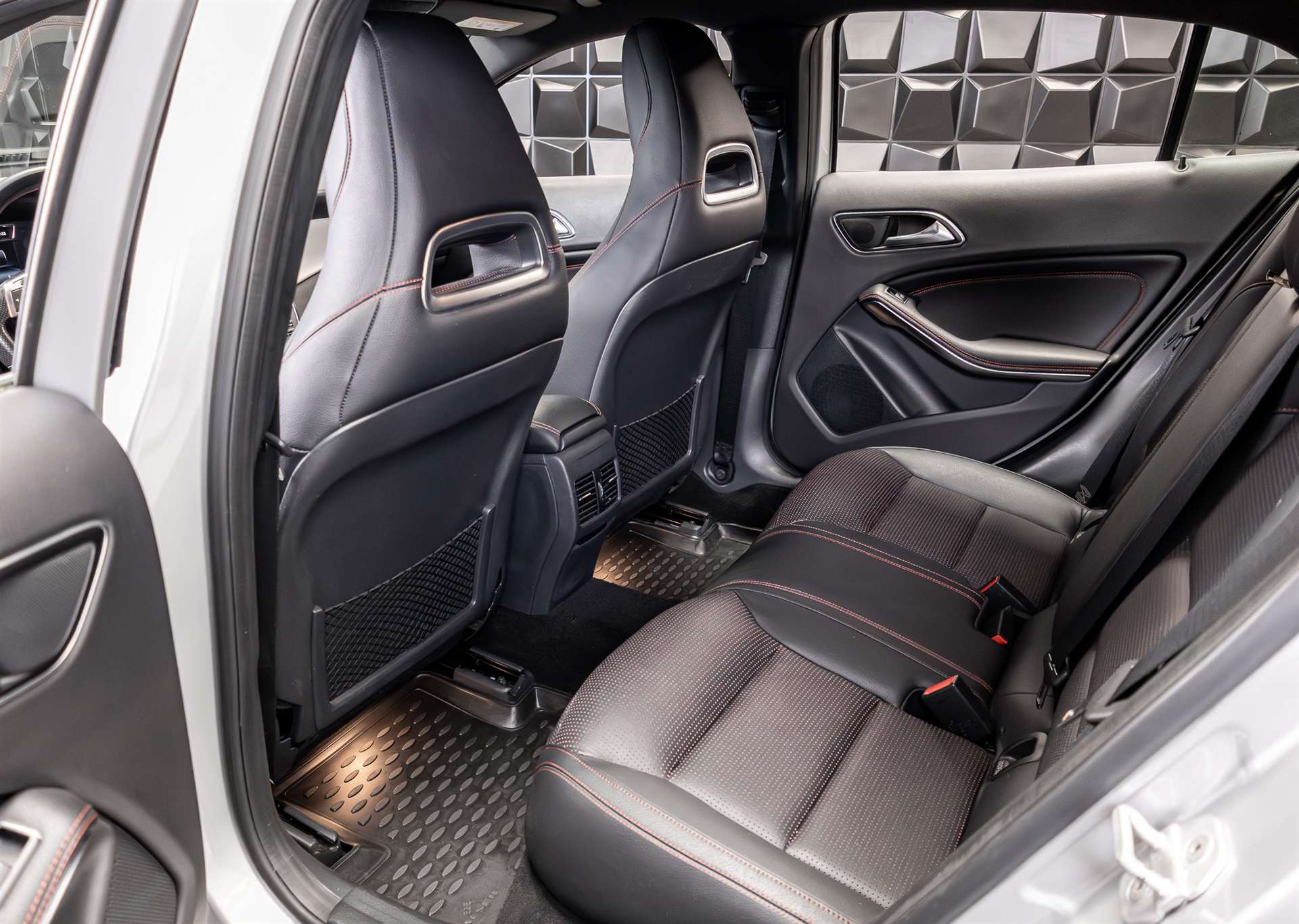 MERCEDES-BENZ GLA 250 AMG Line 4Matic 7G-DCT-image-18