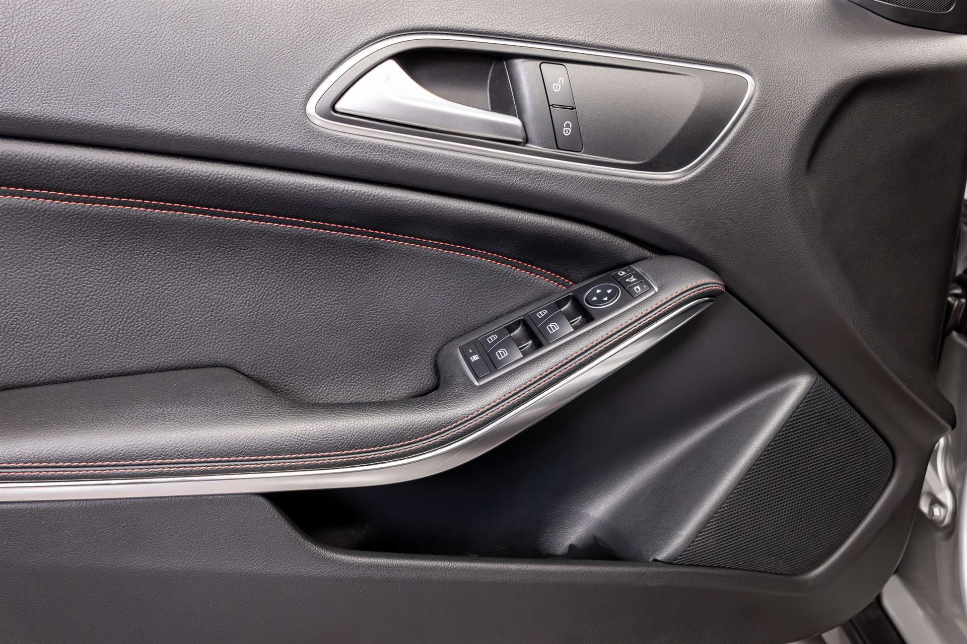 MERCEDES-BENZ GLA 250 AMG Line 4Matic 7G-DCT-image-17