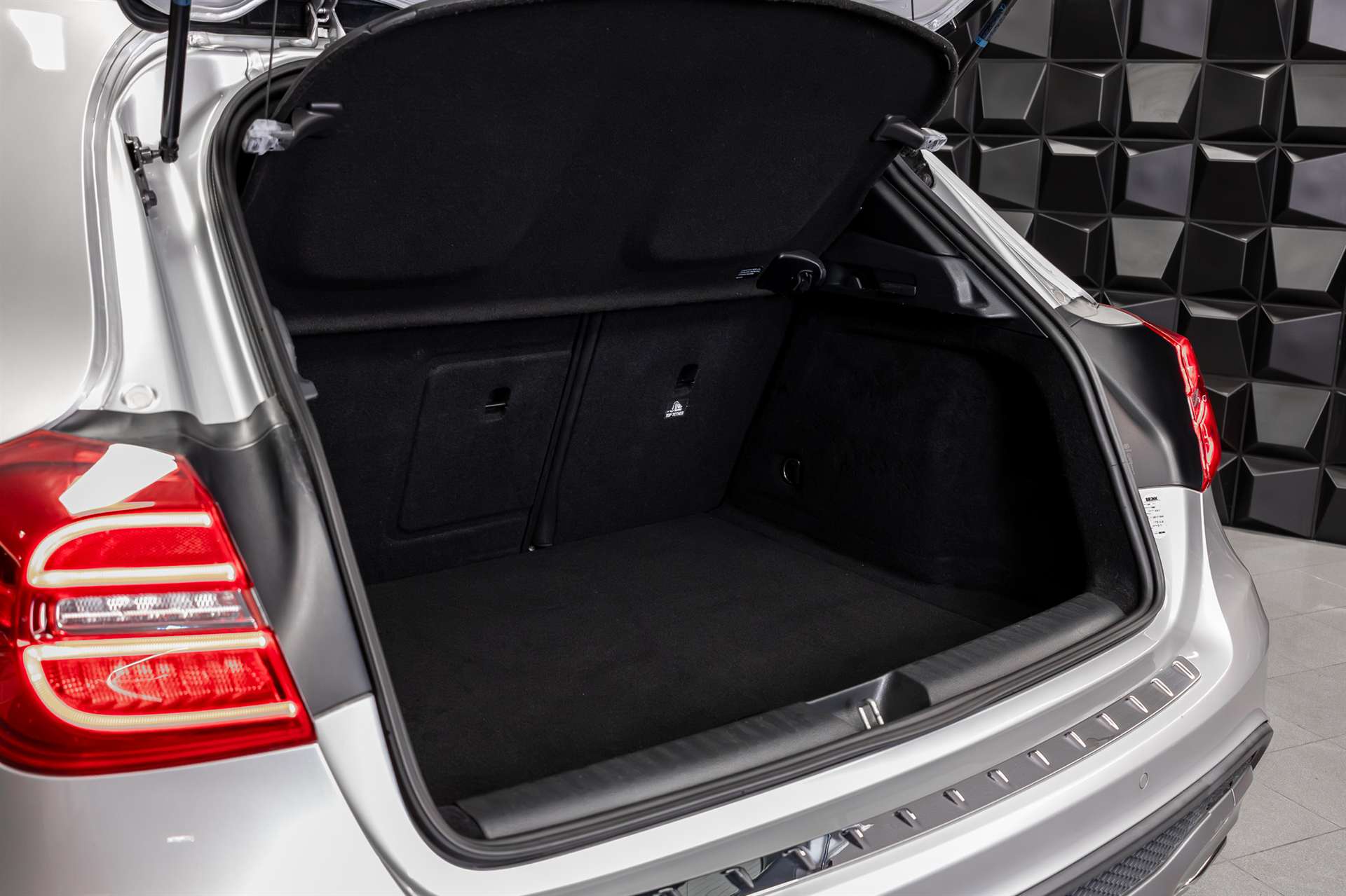 MERCEDES-BENZ GLA 250 AMG Line 4Matic 7G-DCT-image-20