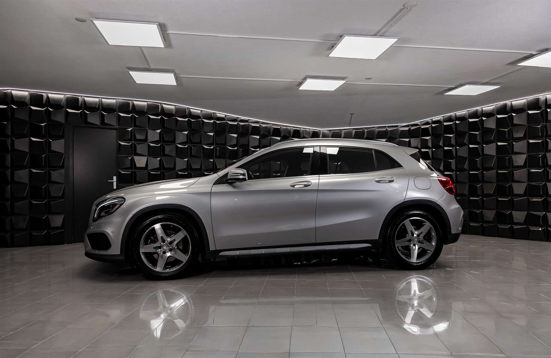 MERCEDES-BENZ GLA 250 AMG Line 4Matic 7G-DCT-showroom-element-1