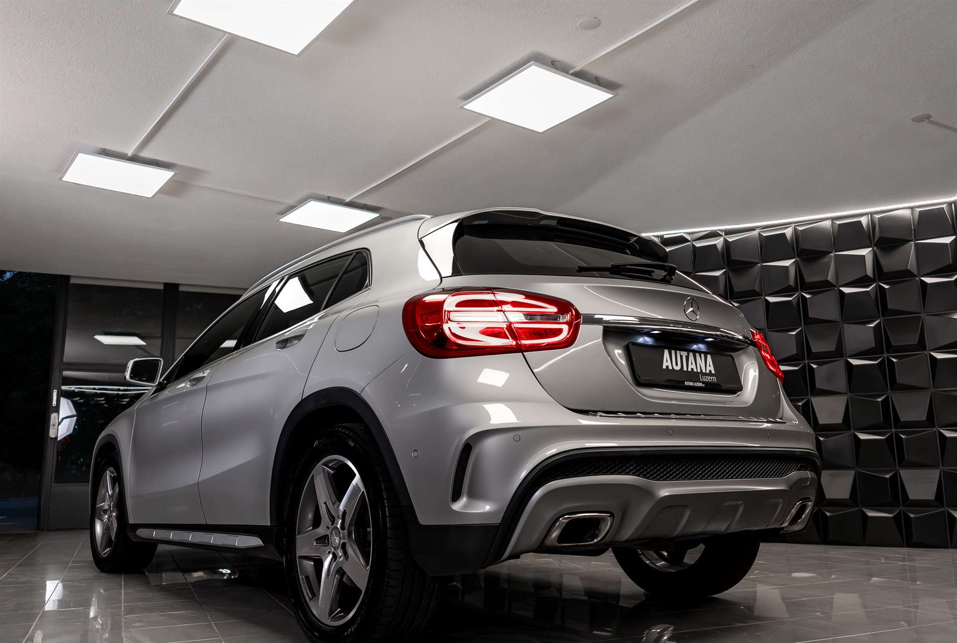 MERCEDES-BENZ GLA 250 AMG Line 4Matic 7G-DCT-image-24