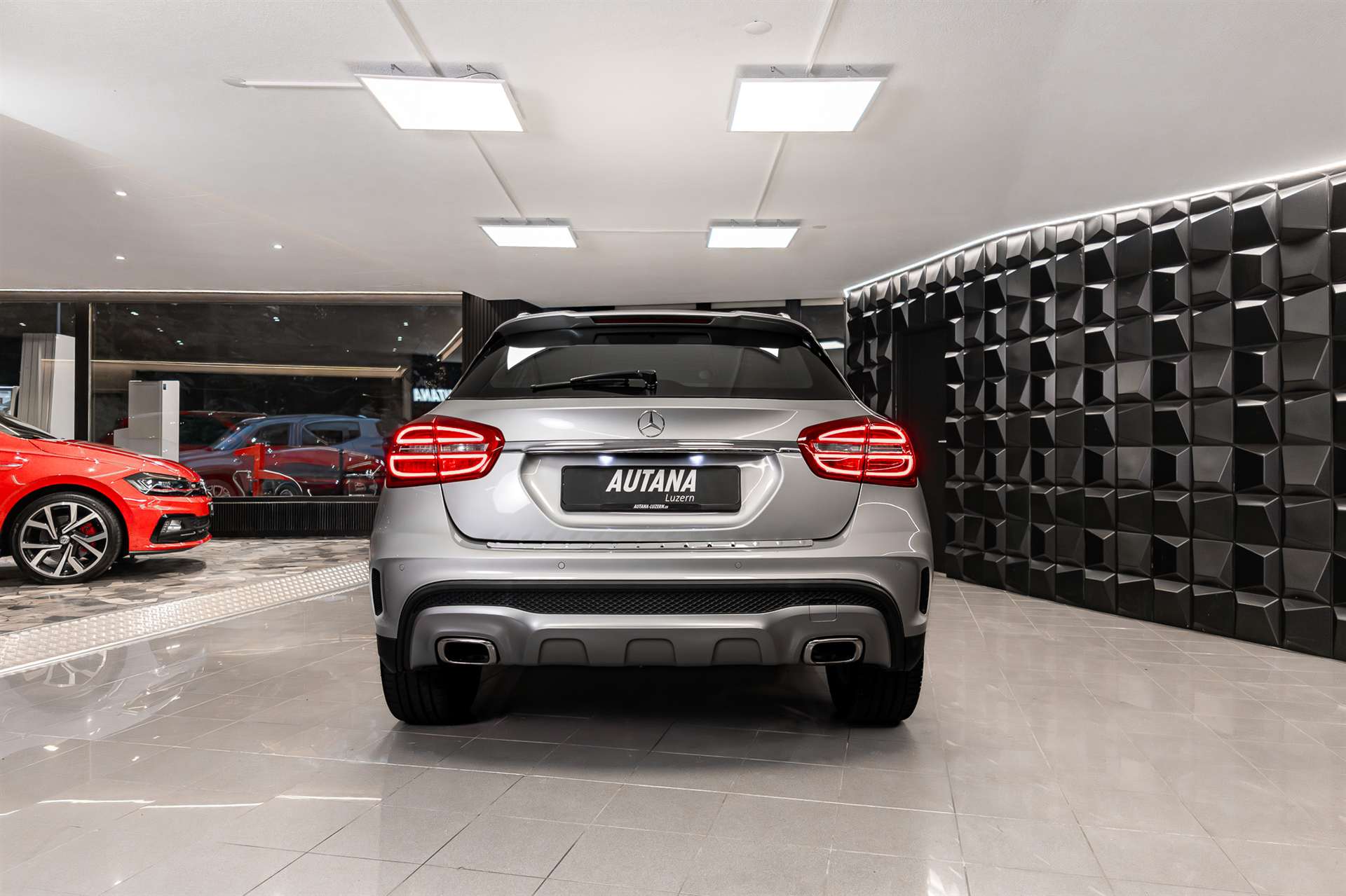 MERCEDES-BENZ GLA 250 AMG Line 4Matic 7G-DCT-image-4