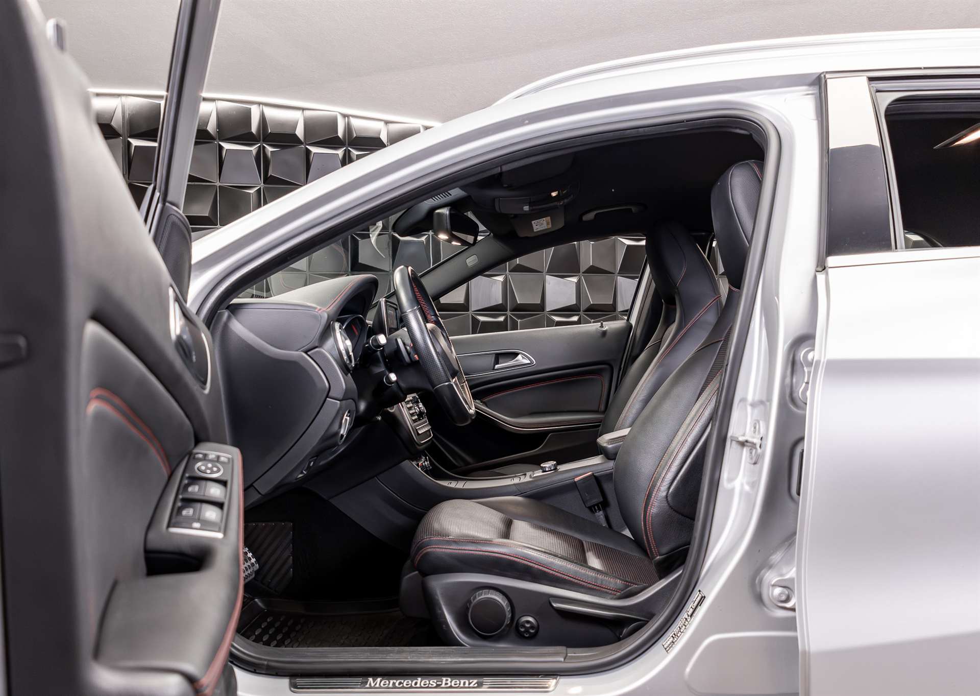 MERCEDES-BENZ GLA 250 AMG Line 4Matic 7G-DCT-image-10