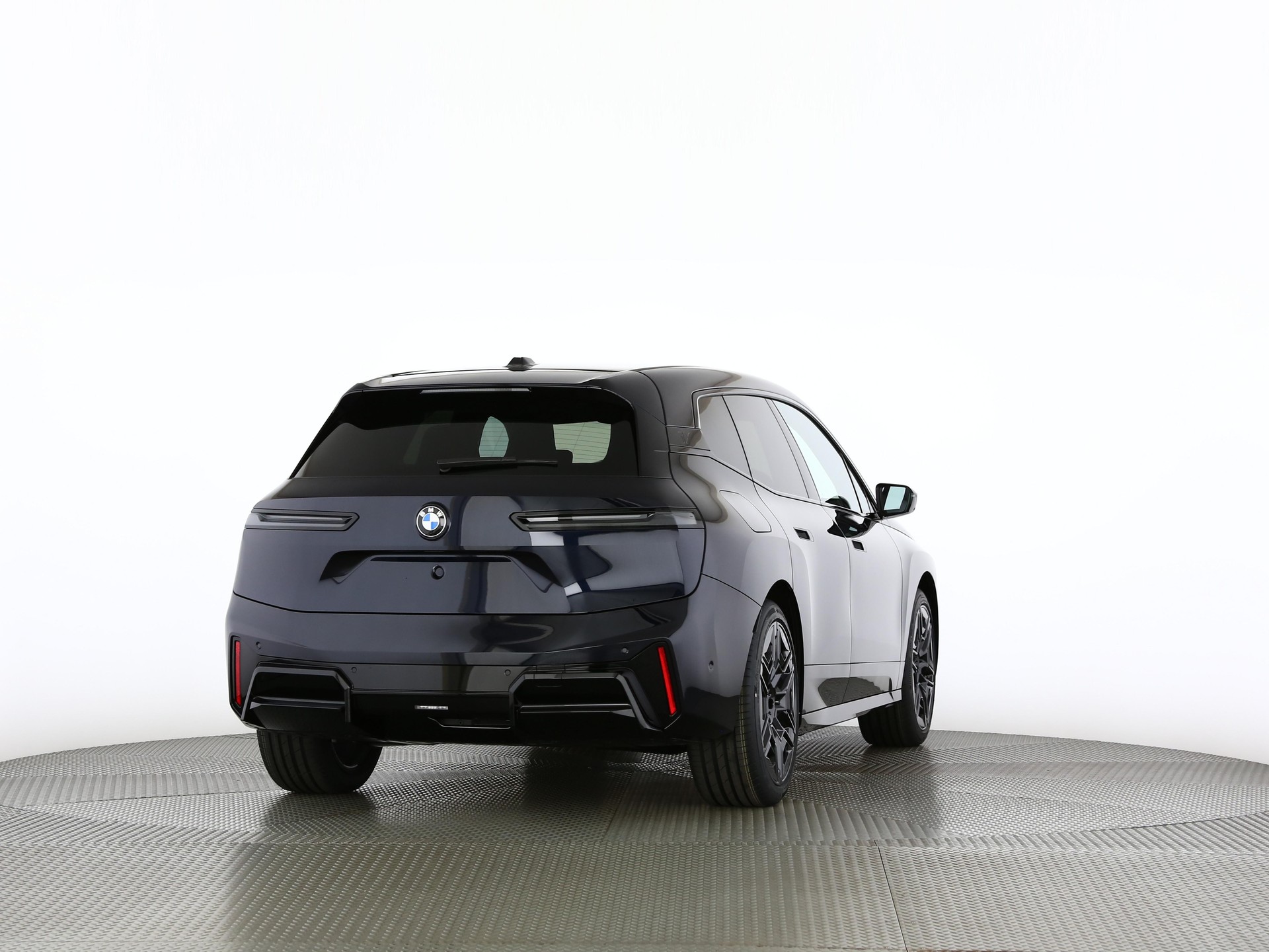 BMW iX xDrive60-showroom-element-1