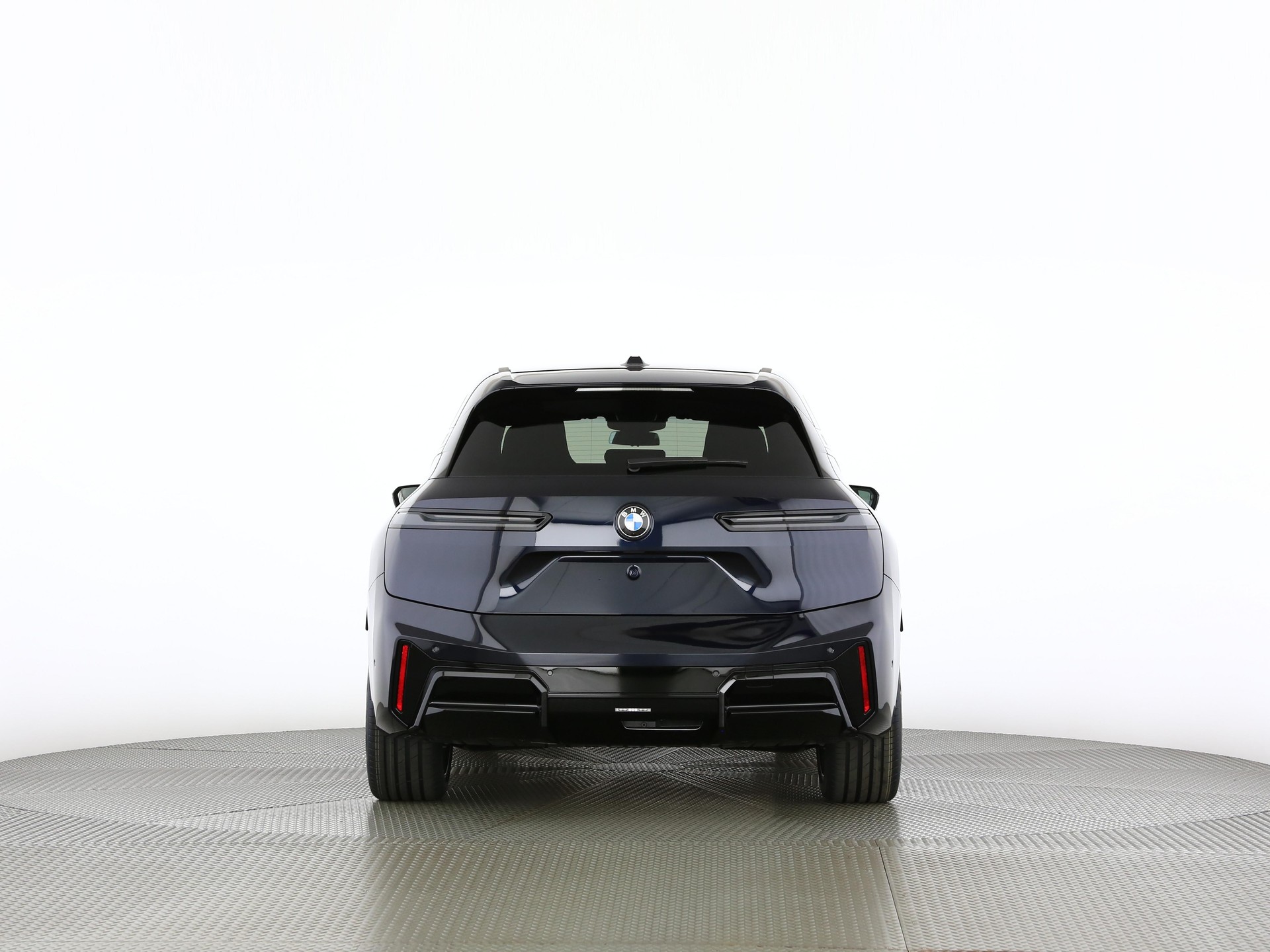 BMW iX xDrive60-showroom-element-3