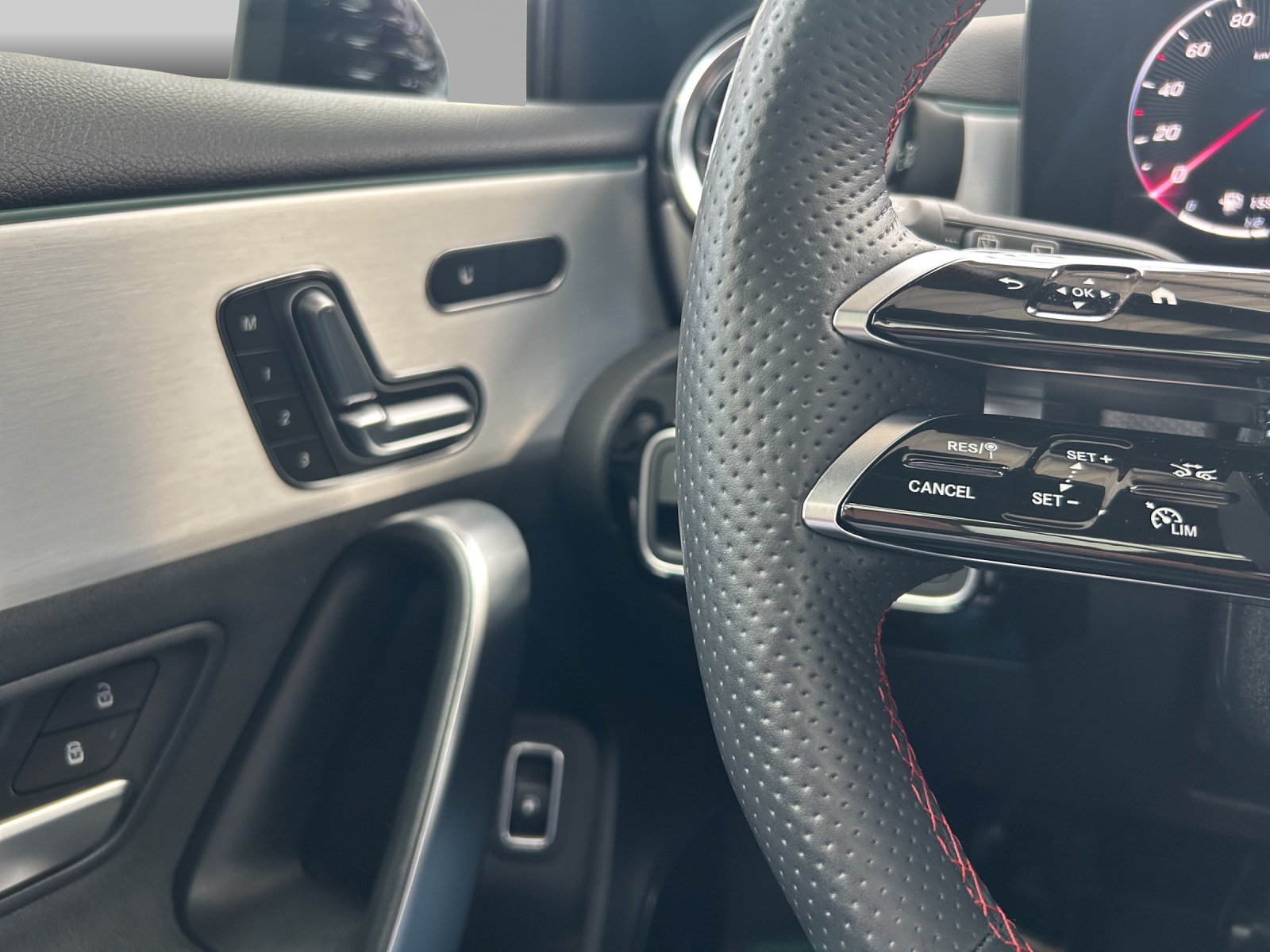 MERCEDES-BENZ A 250 e EQ Star 8G-DCT-image-12