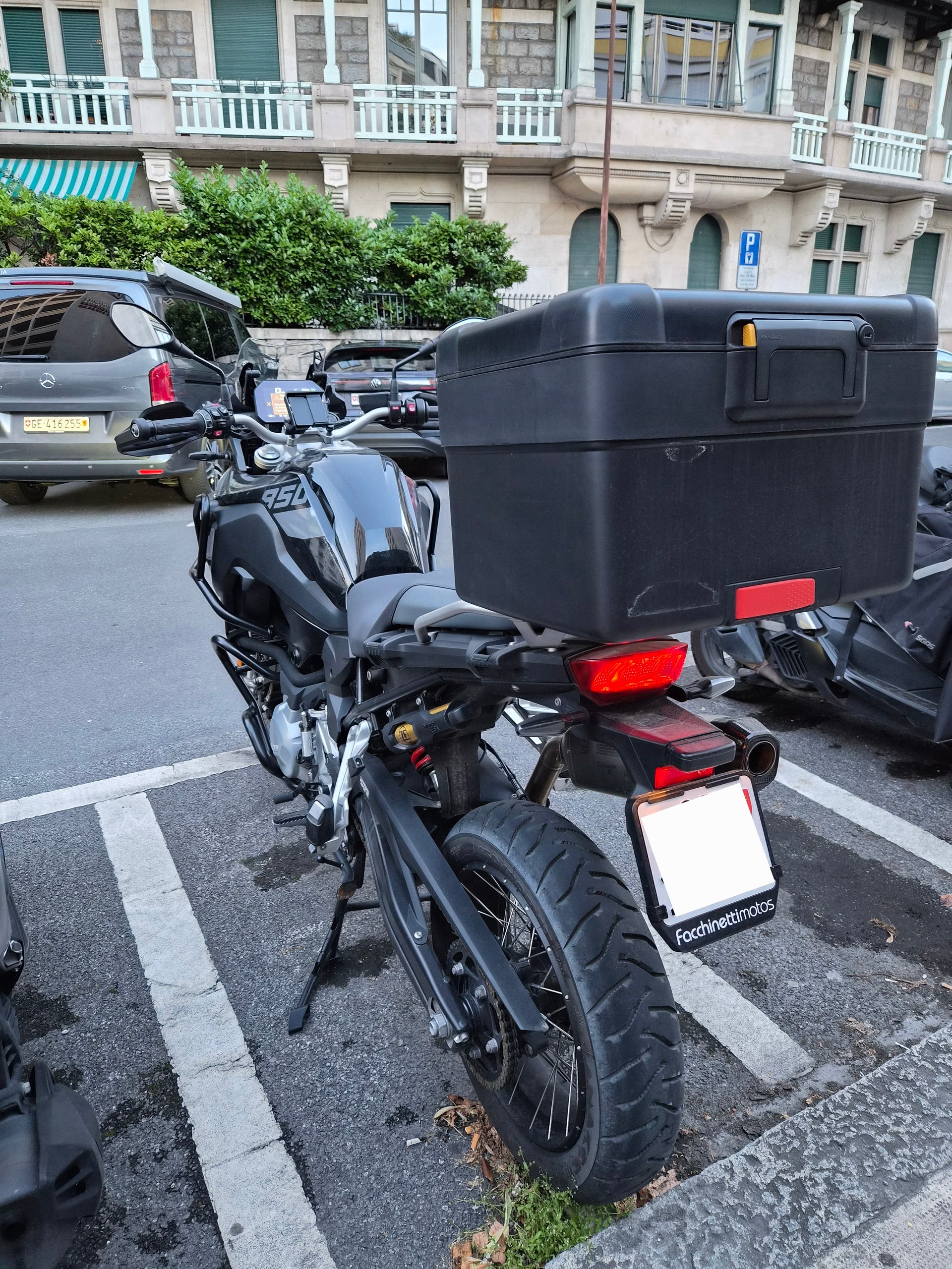 BMW F 850 GS Adventure-image-4