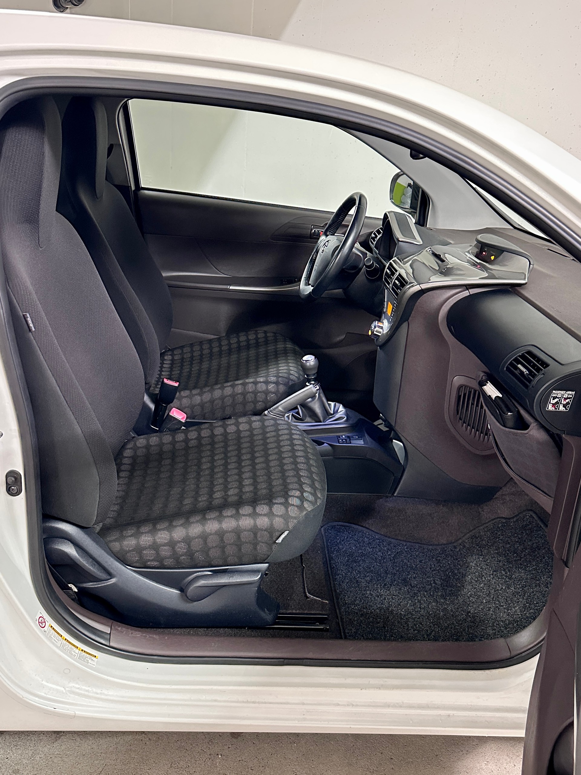 TOYOTA iQ 1.0 VVT-i-image-10