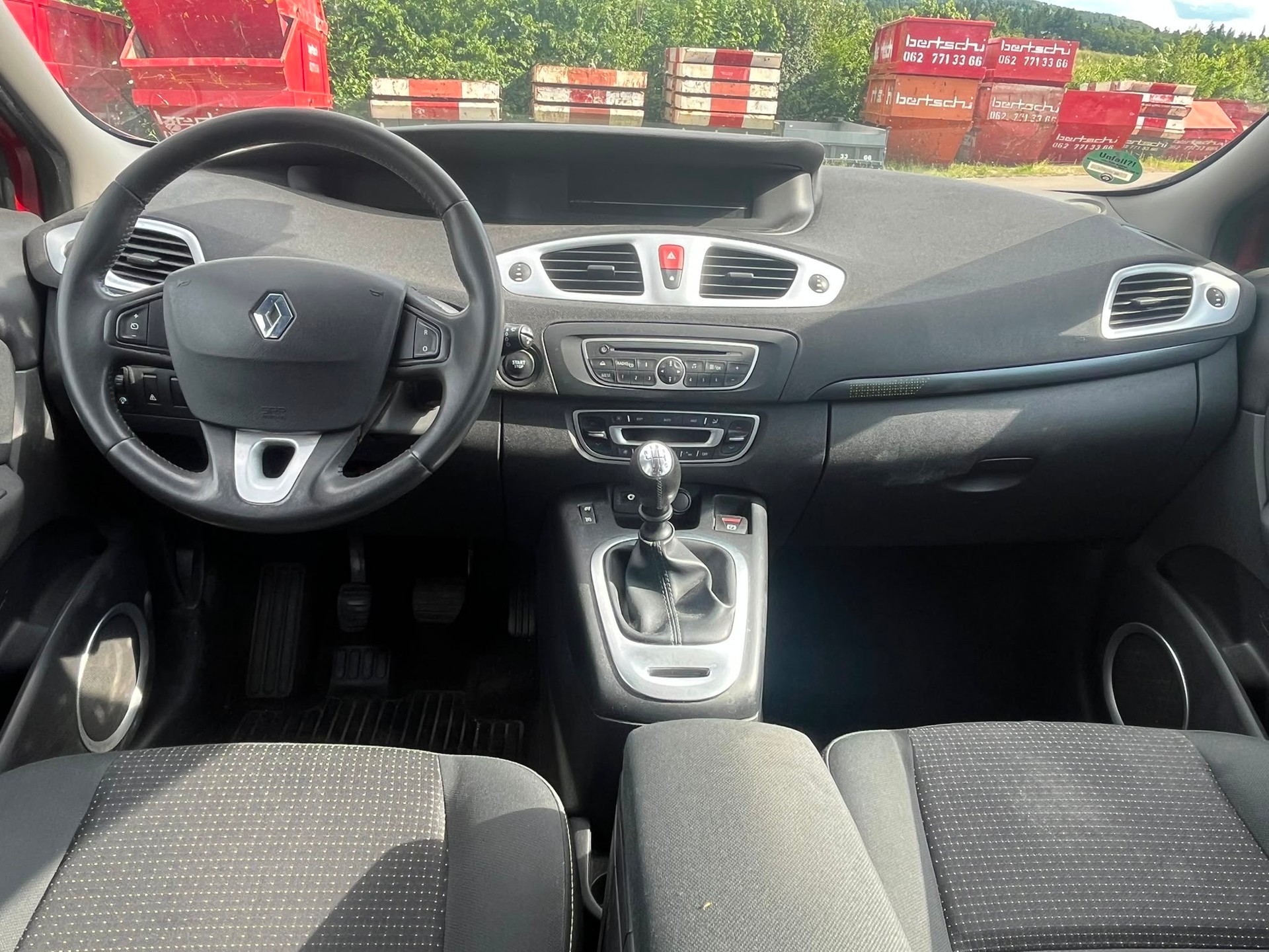 RENAULT Grand Scénic 1.4 16V Turbo Dynamique-image-5