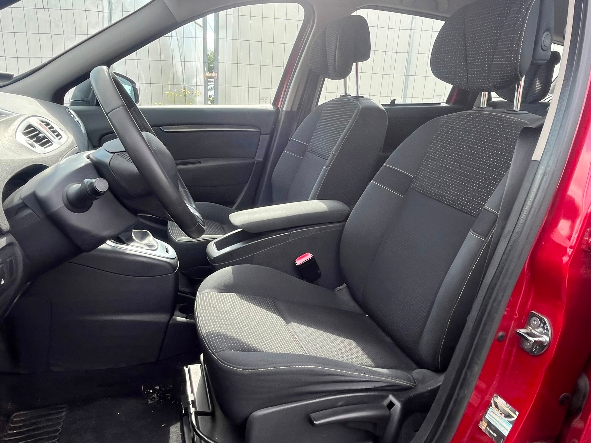 RENAULT Grand Scénic 1.4 16V Turbo Dynamique-image-7