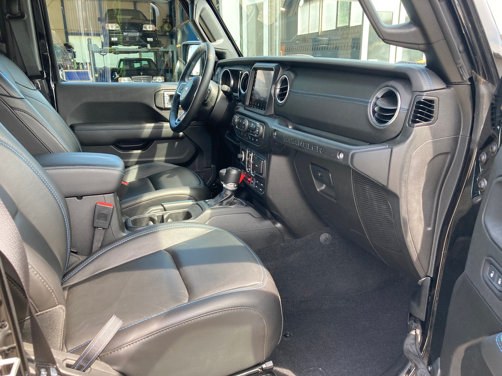 JEEP Wrangler 2.0 PHEV Unlimited Rubicon Automatic-image-9