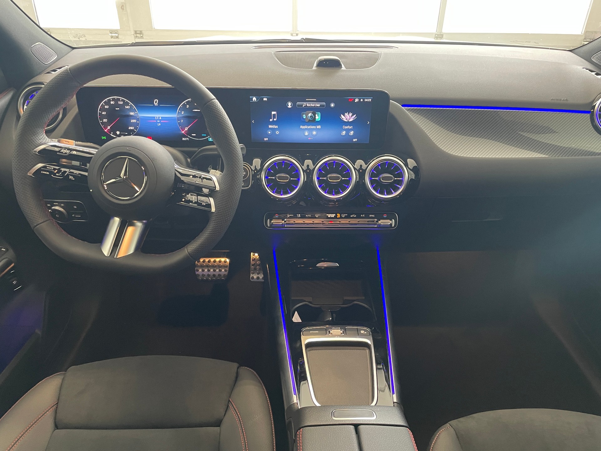 MERCEDES-BENZ GLA 250 4Matic 8G-DCT AMG Line Swiss Star-image-12