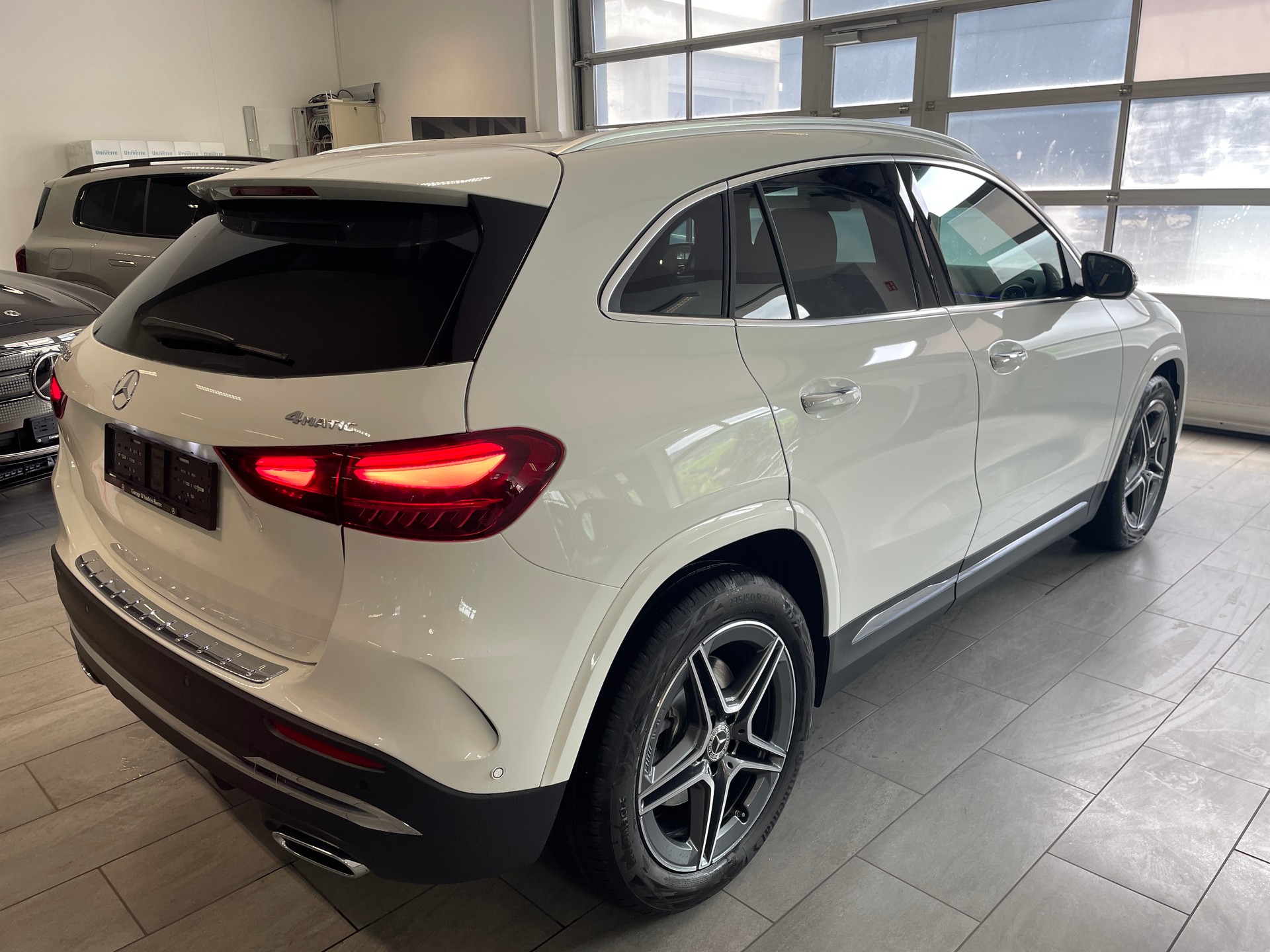 MERCEDES-BENZ GLA 250 4Matic 8G-DCT AMG Line Swiss Star-image-5