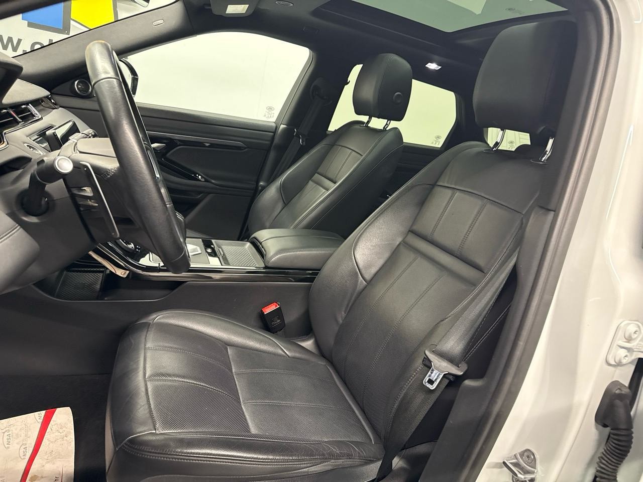 LAND ROVER Range Rover Evoque R-Dynamic P 200 SE AT9-showroom-element-3