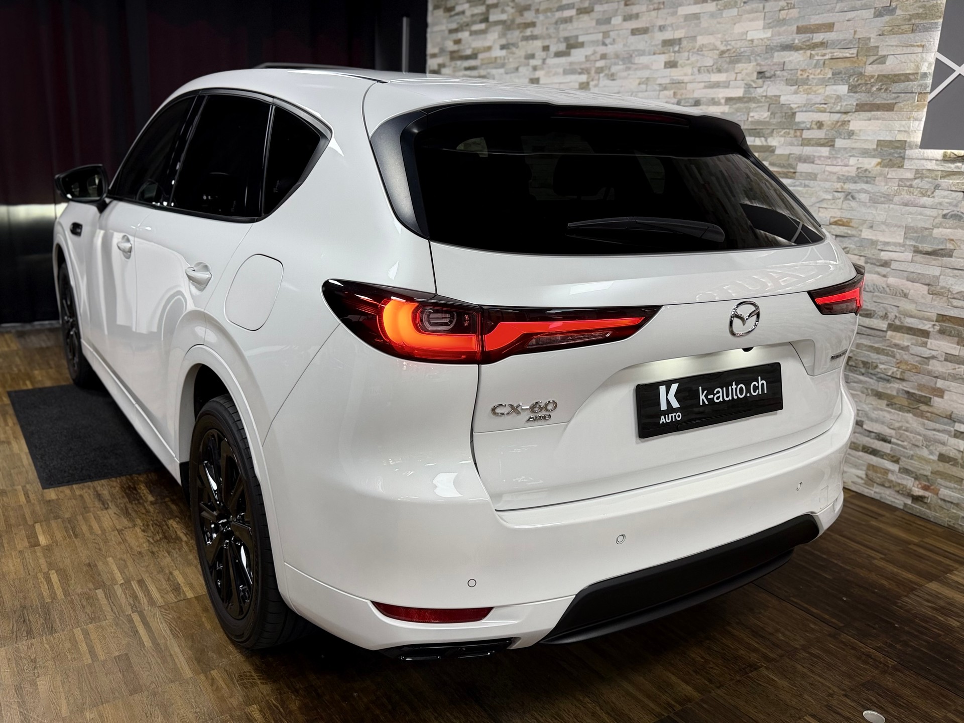MAZDA CX-60 3.3L e-Skyactiv D 254 MHEV AWD Homura-showroom-element-1