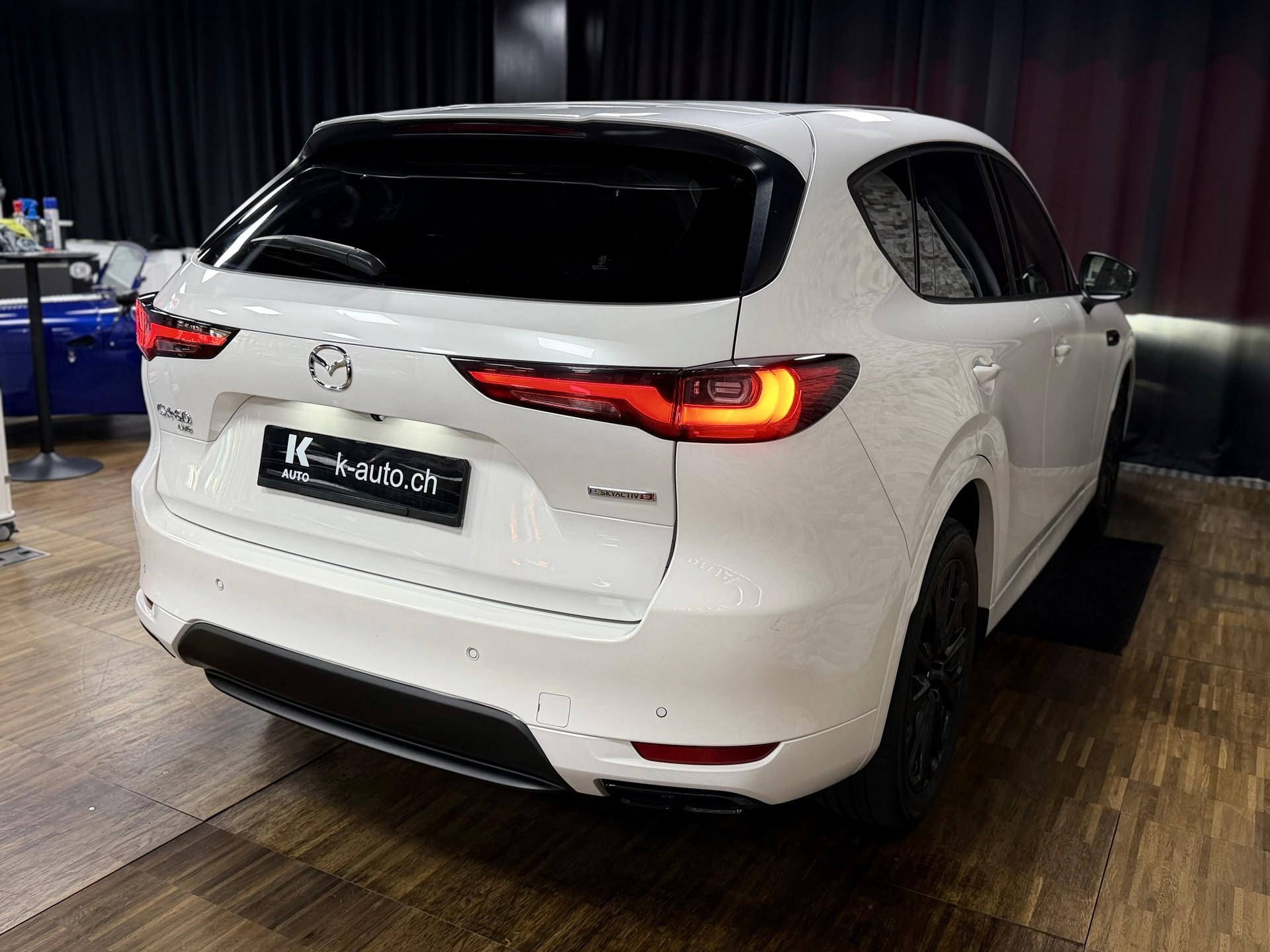 MAZDA CX-60 3.3L e-Skyactiv D 254 MHEV AWD Homura-showroom-element-3