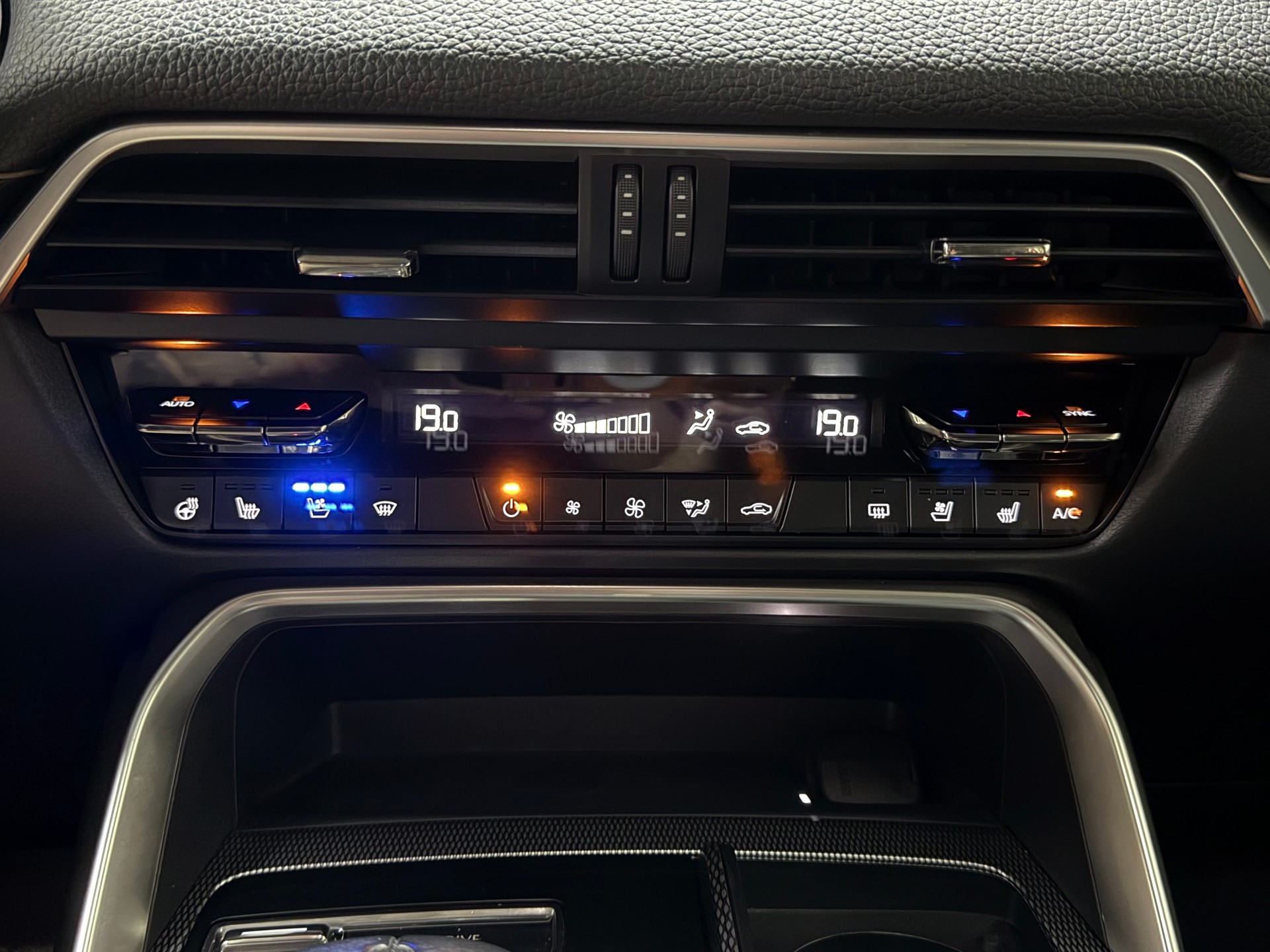 MAZDA CX-60 3.3L e-Skyactiv D 254 MHEV AWD Homura-image-18