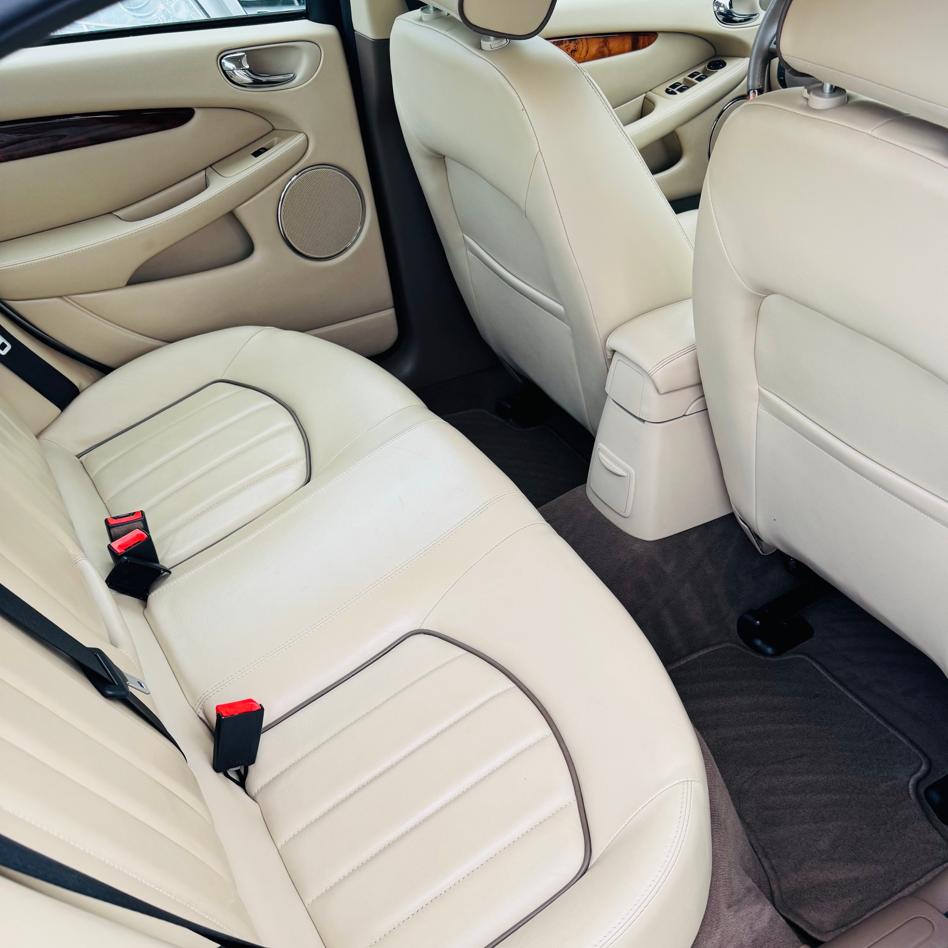 JAGUAR X-Type 2.5 V6 Traction4 Sovereign-image-17