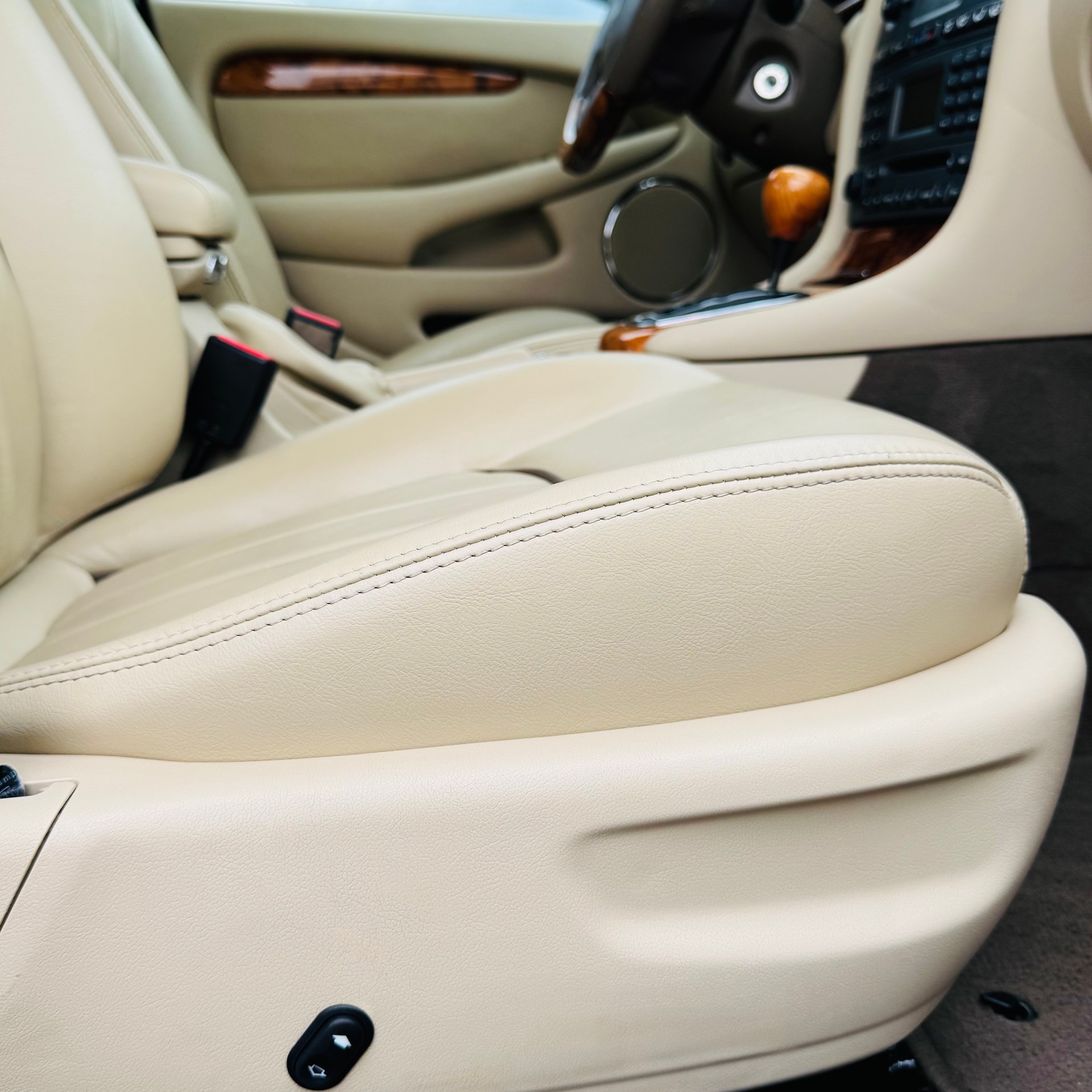 JAGUAR X-Type 2.5 V6 Traction4 Sovereign-image-22