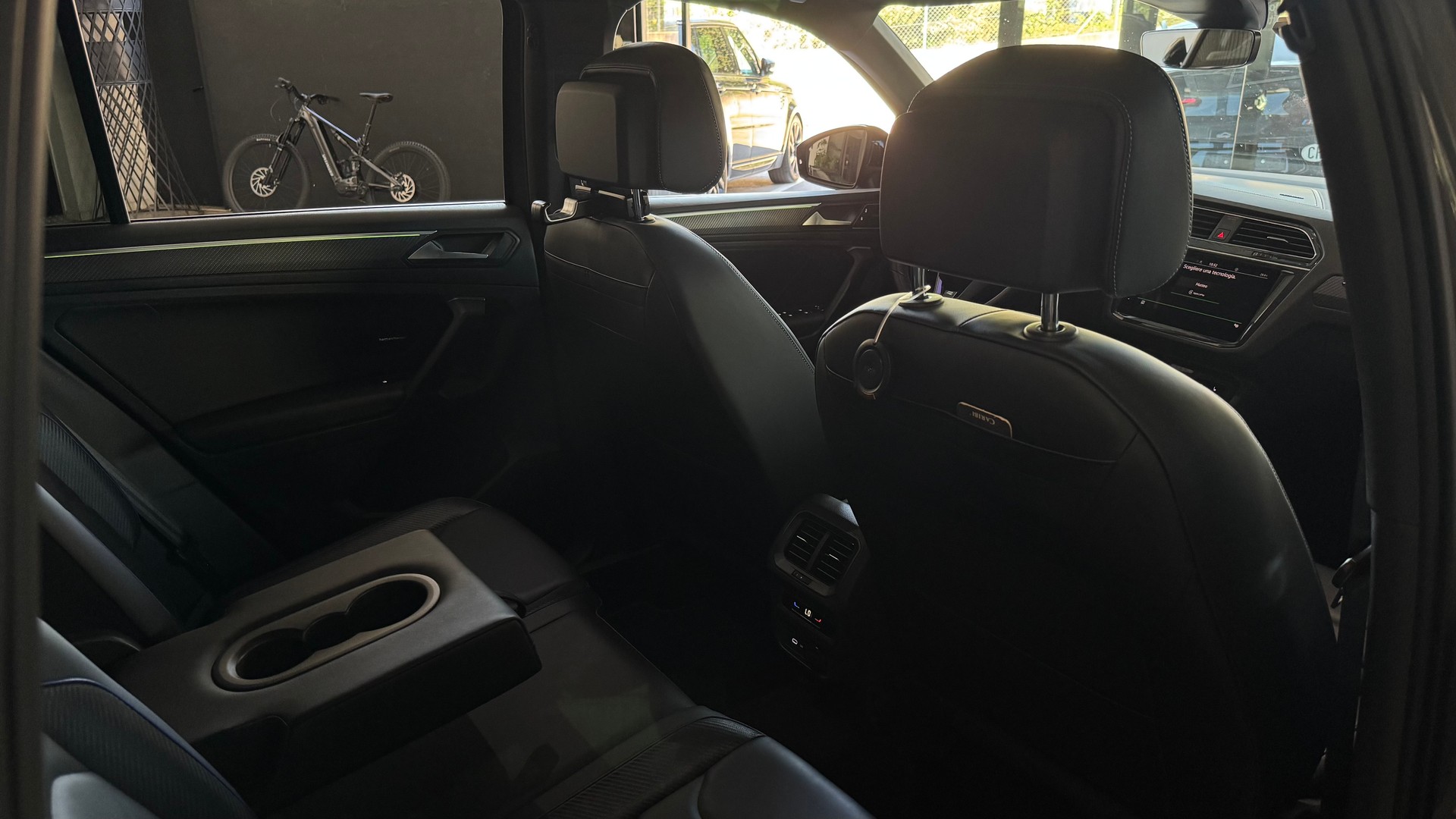 VW Tiguan 2.0TSI R 4Motion DSG-image-10