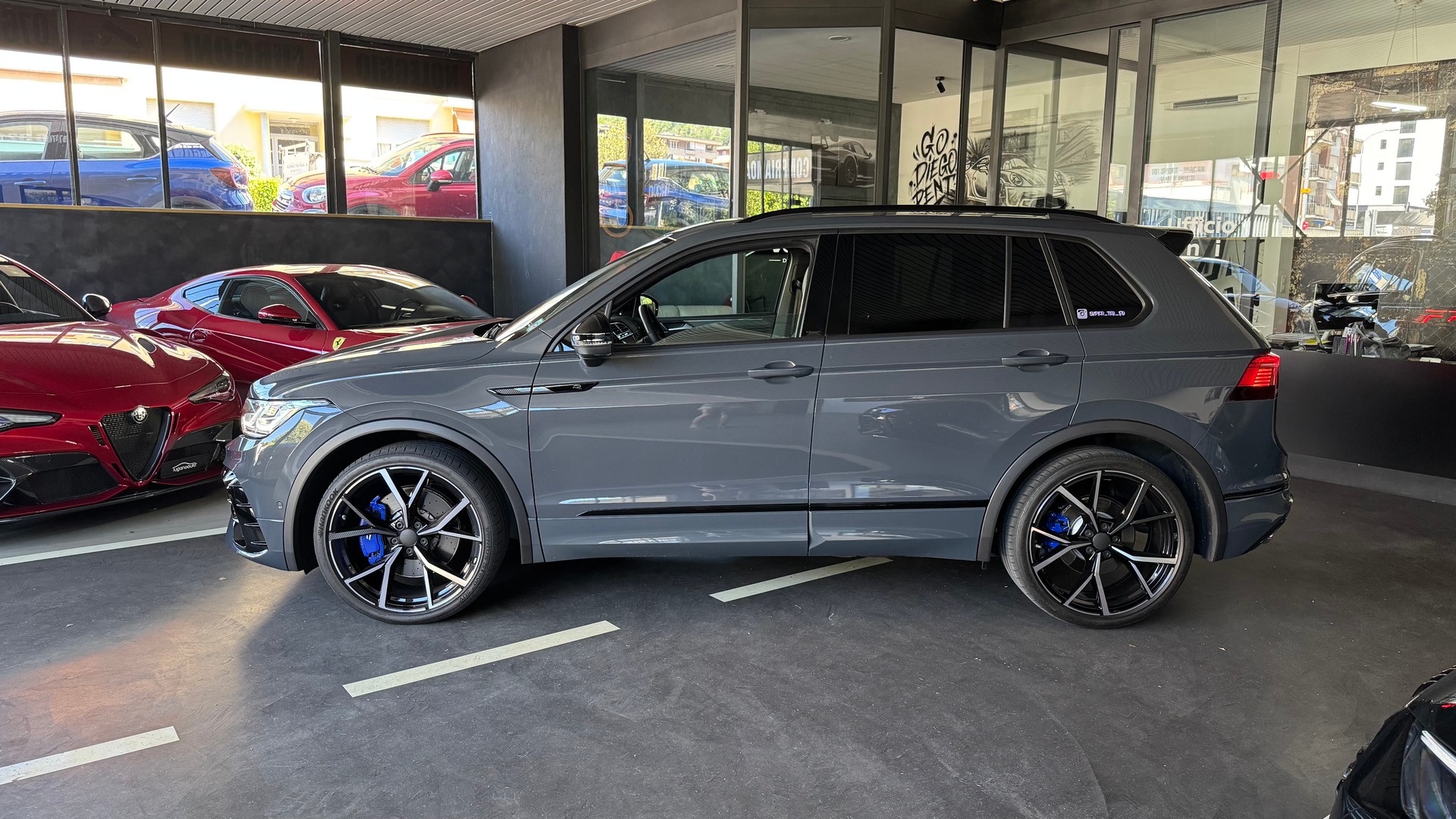 VW Tiguan 2.0TSI R 4Motion DSG-image-2