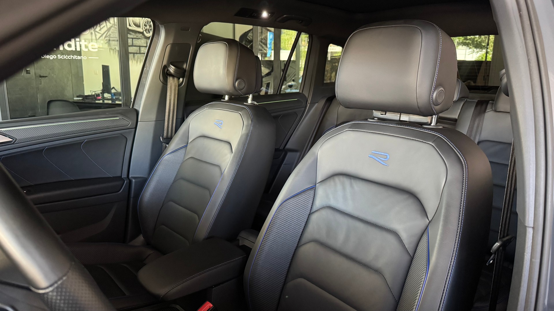 VW Tiguan 2.0TSI R 4Motion DSG-image-8