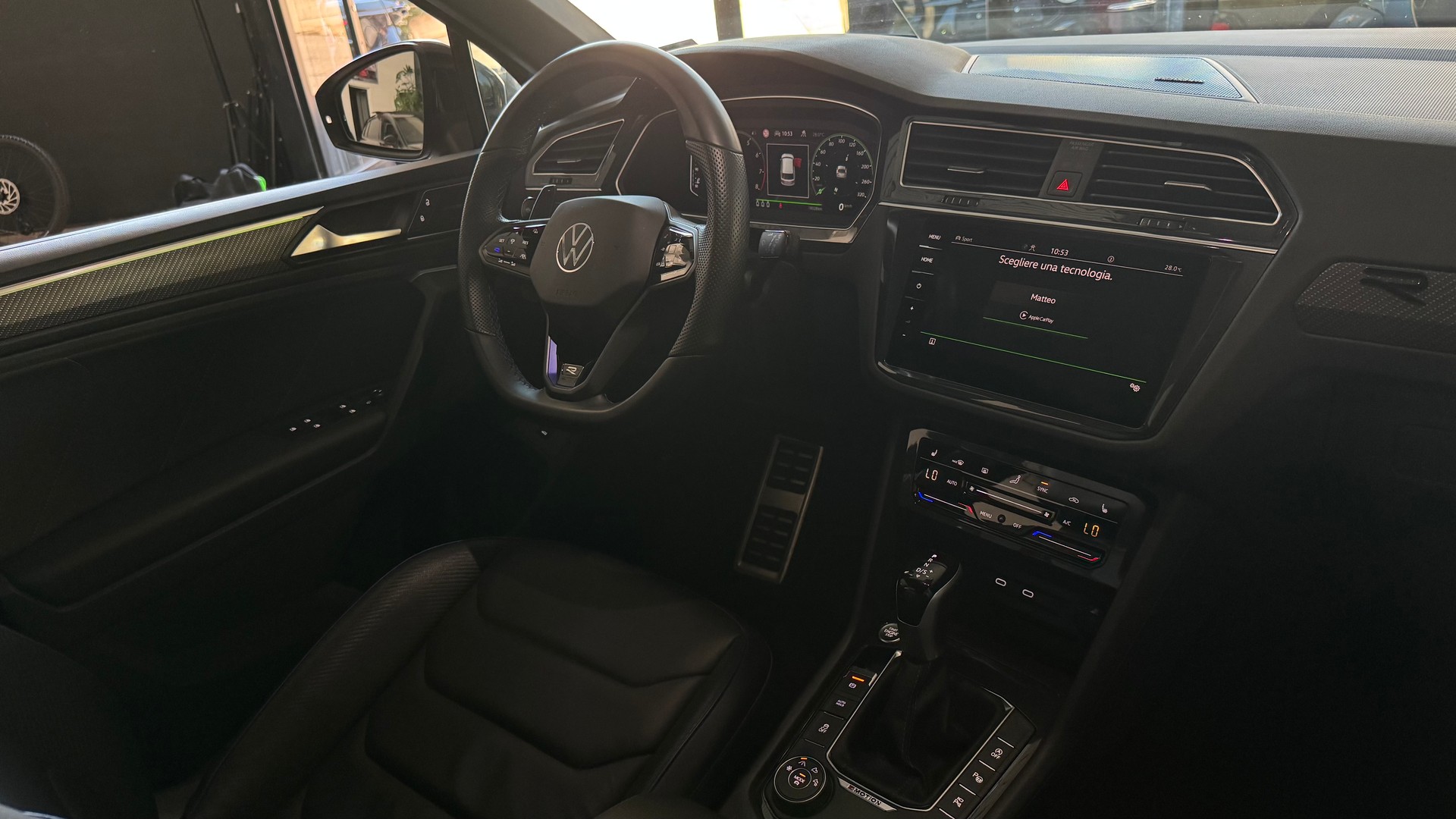 VW Tiguan 2.0TSI R 4Motion DSG-image-12