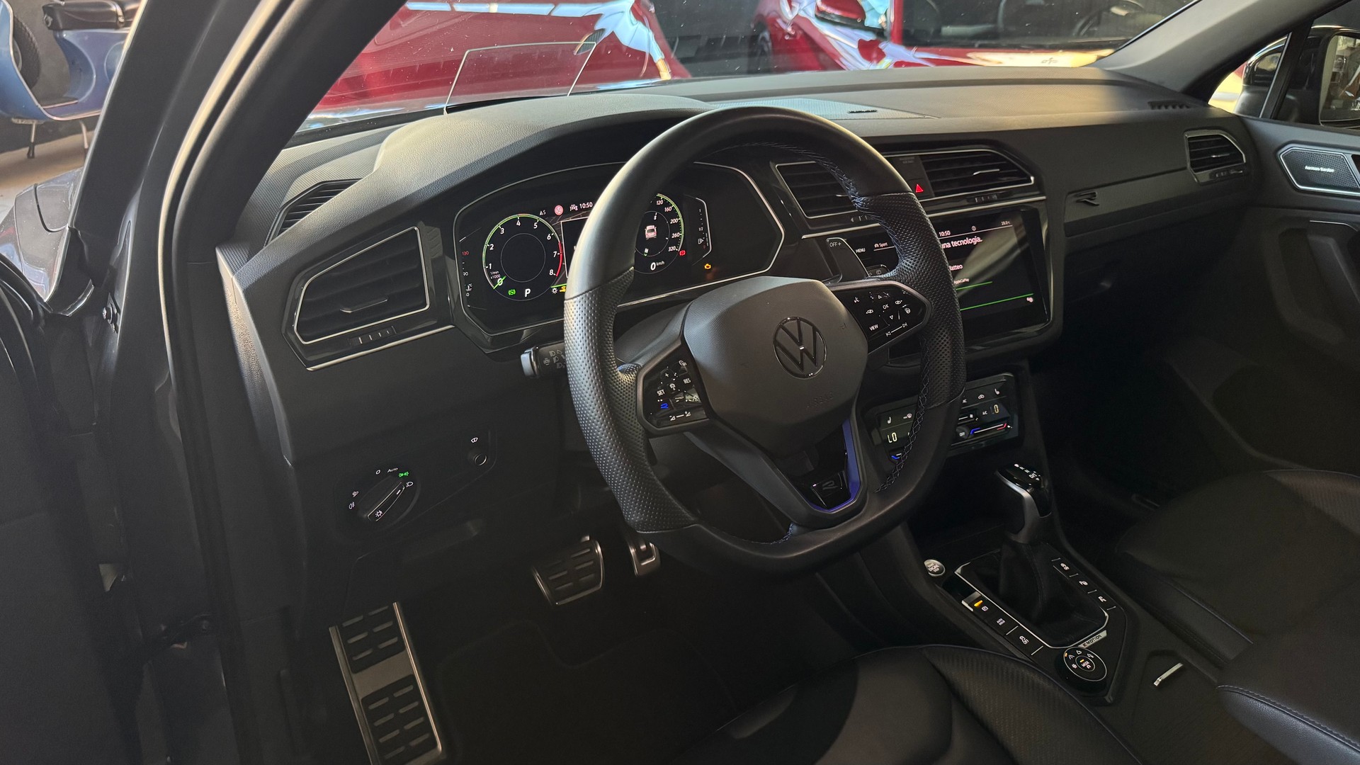 VW Tiguan 2.0TSI R 4Motion DSG-image-6