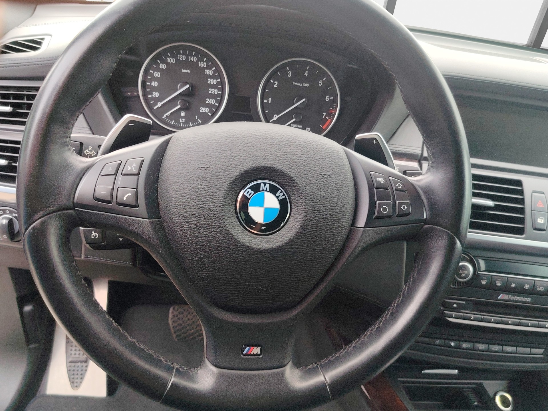 BMW X5 xDrive 50i Steptronic-image-9