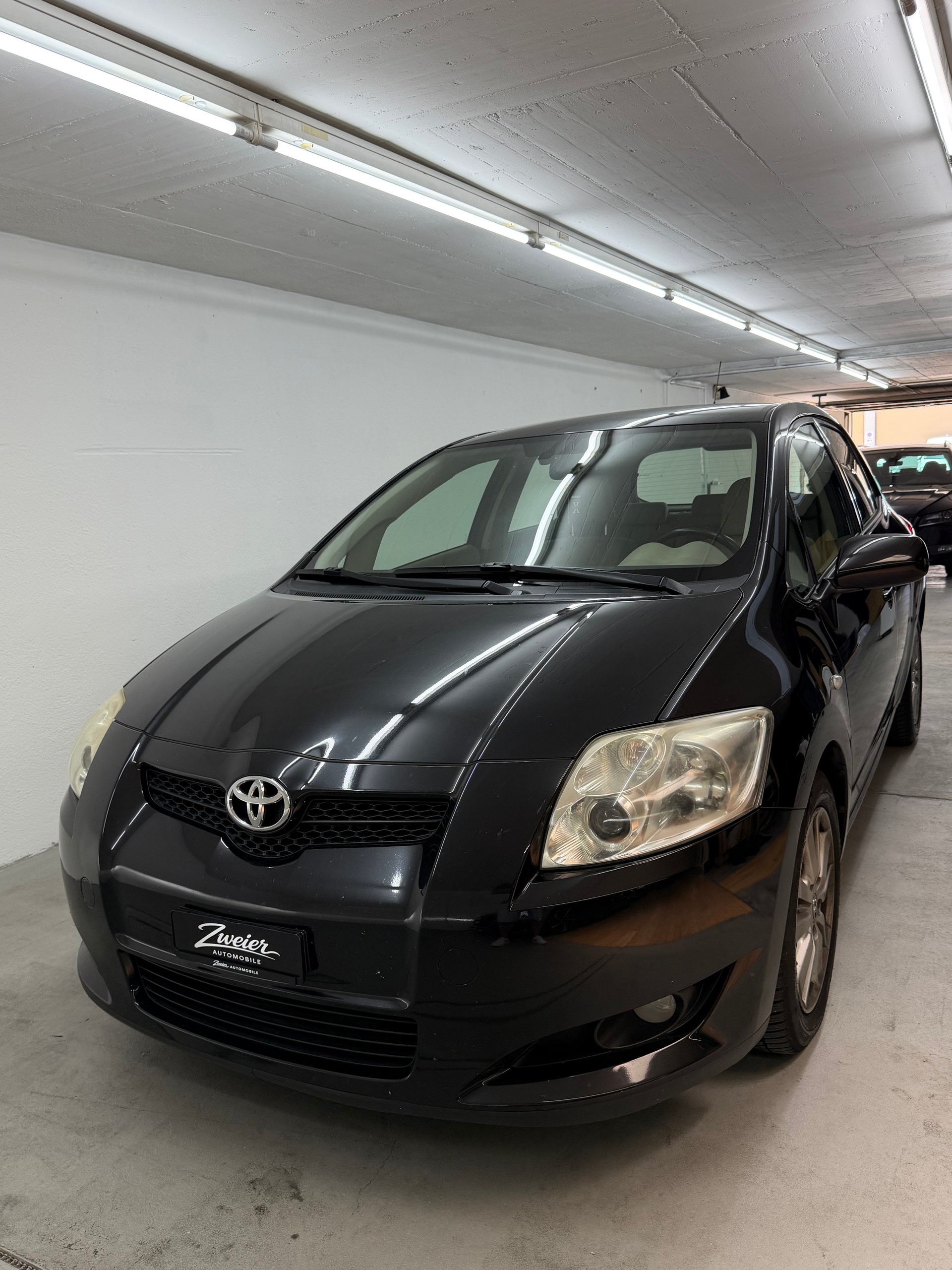 TOYOTA Auris 2.0 D-4D Linea Sol-showroom-element-2