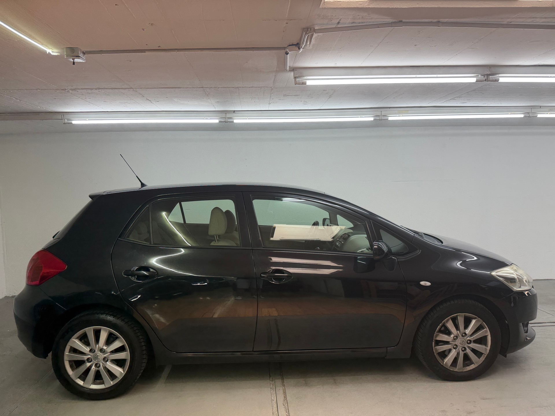 TOYOTA Auris 2.0 D-4D Linea Sol-showroom-element-3