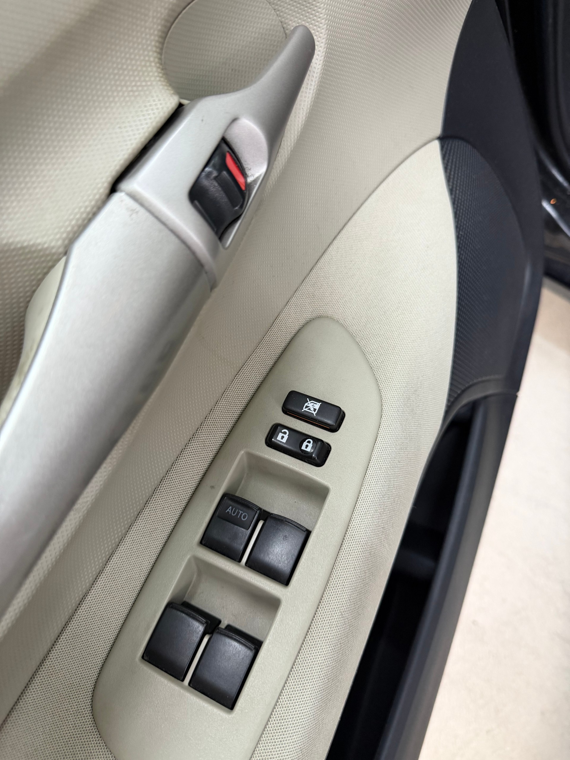 TOYOTA Auris 2.0 D-4D Linea Sol-image-12