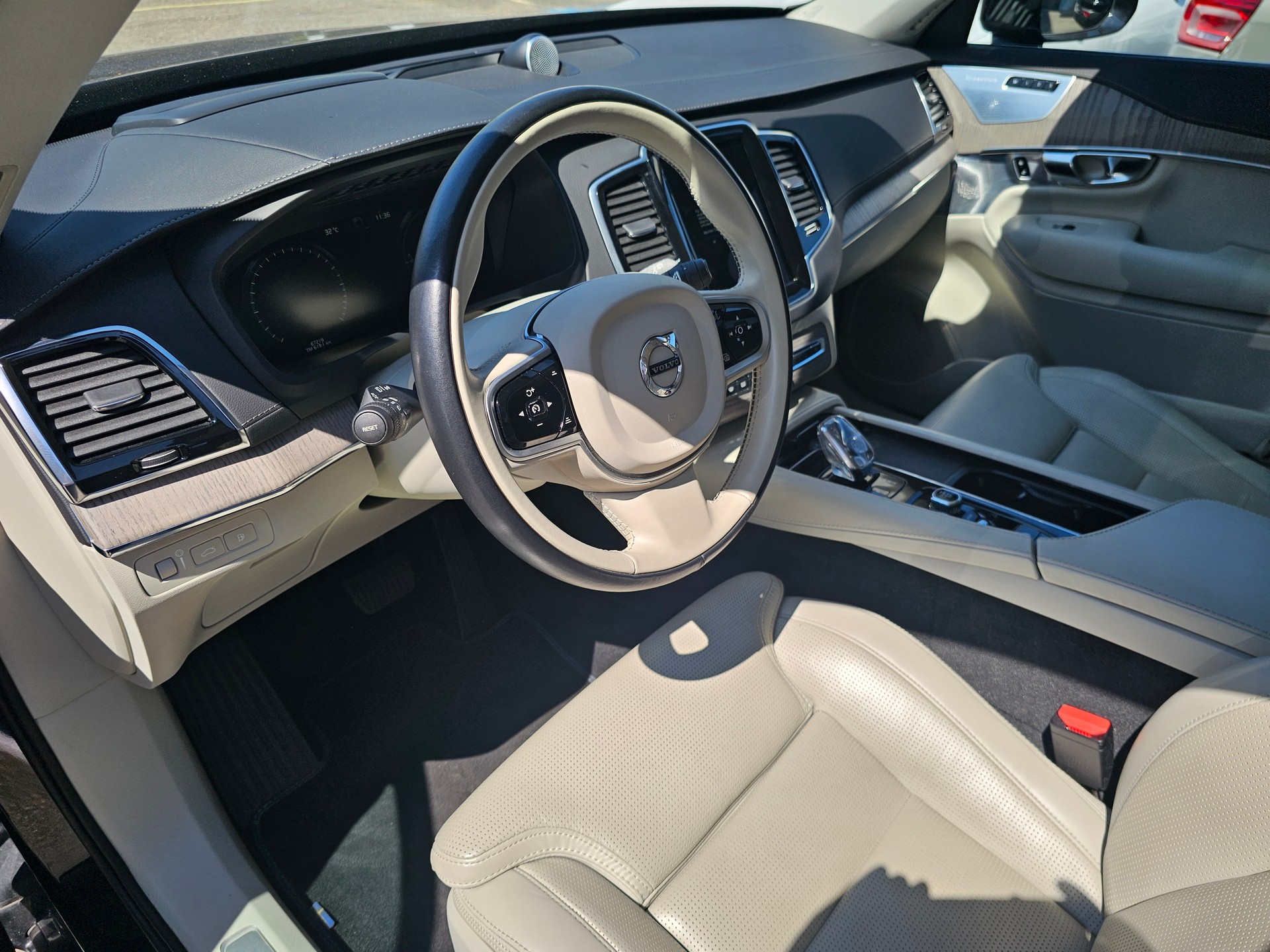 VOLVO XC90 2.0 T8 TE Inscription 7P. eAWD-image-8