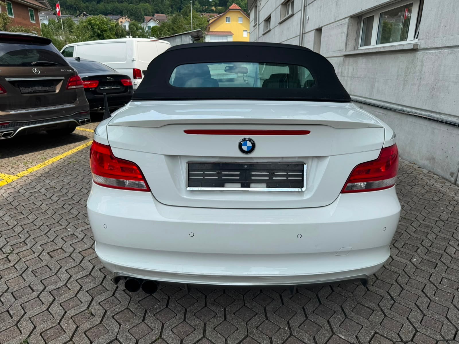 BMW 118i Cabrio M-Packet-showroom-element-3